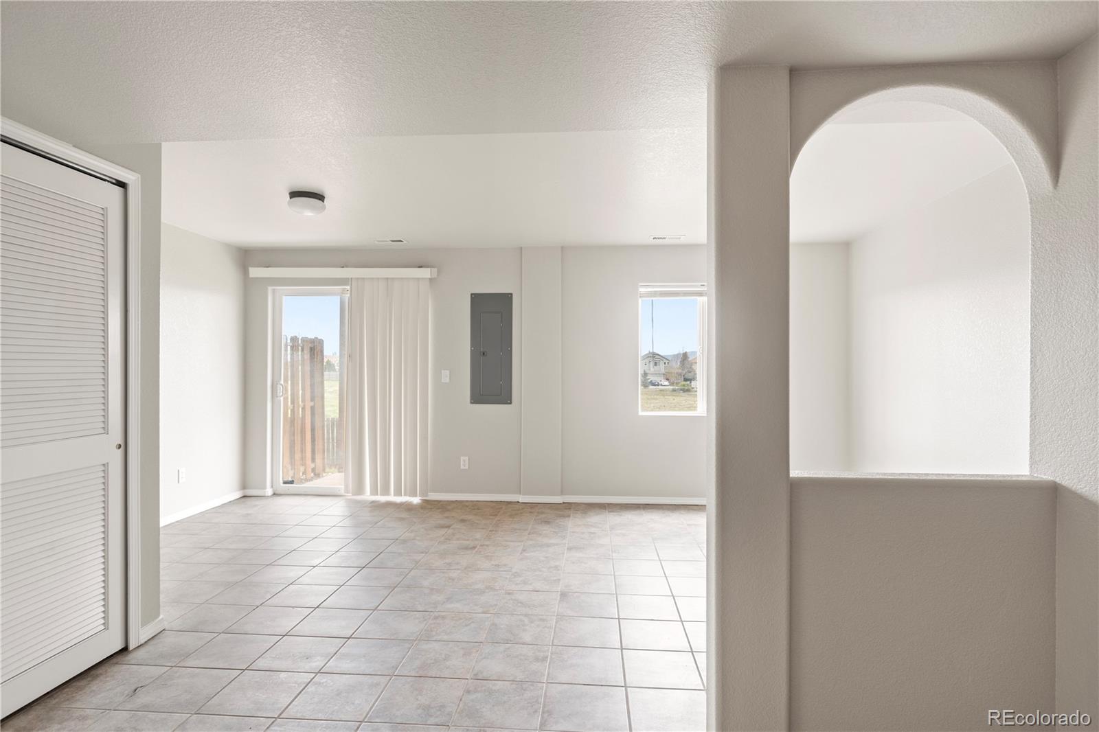 5382 Sunshade Point