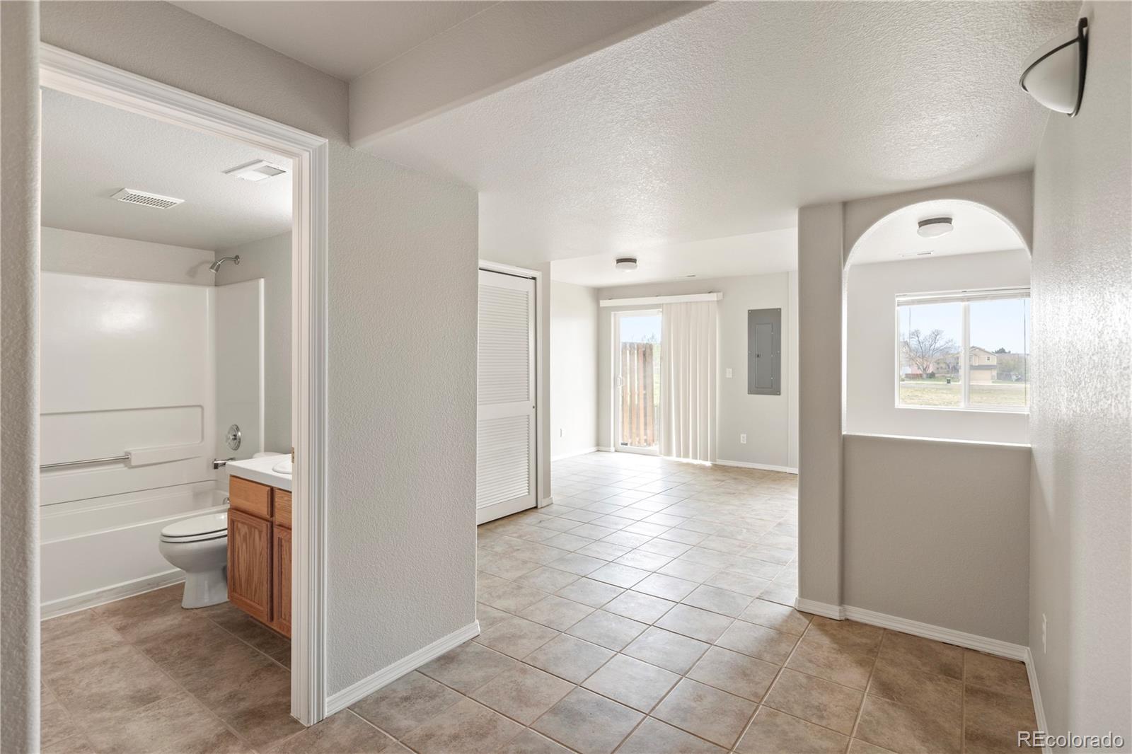 5382 Sunshade Point