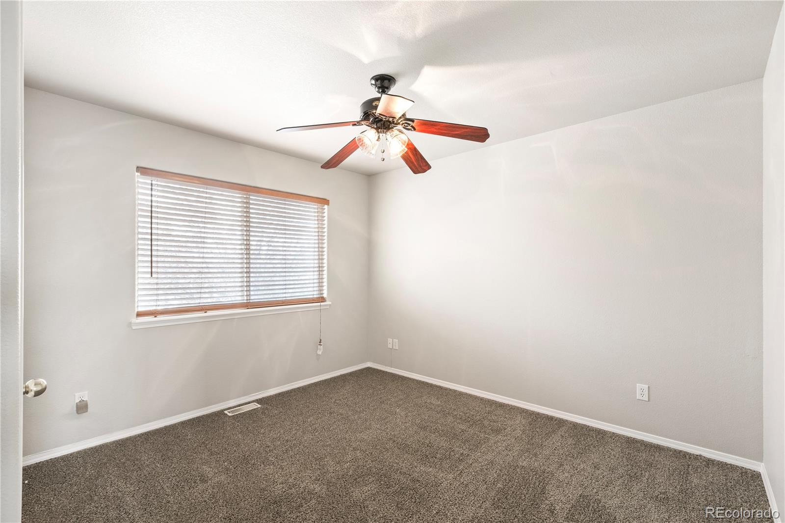 5382 Sunshade Point