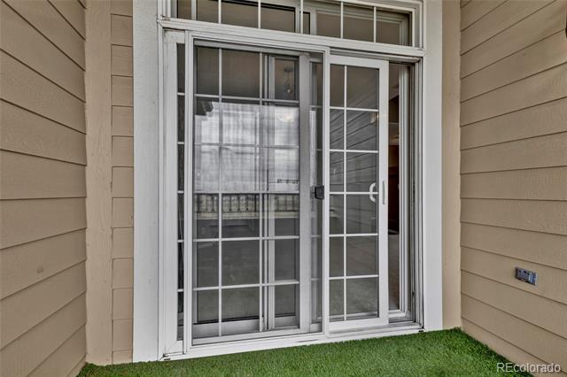488 Black Feather Loop Unit: 215
