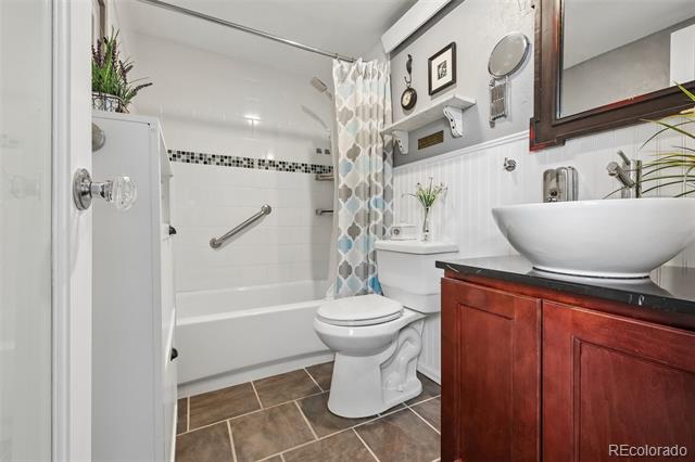 1901 Clear Creek Drive Unit: F304