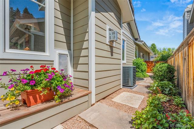 10 Oakmont Lane