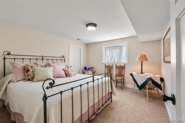 10 Oakmont Lane