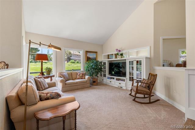 10 Oakmont Lane