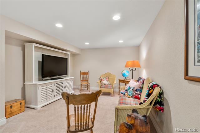 10 Oakmont Lane