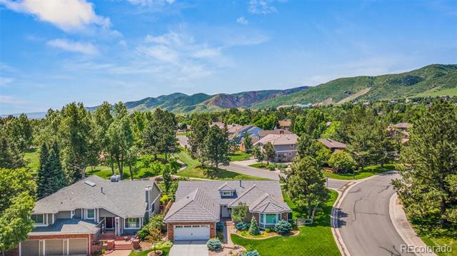 10 Oakmont Lane