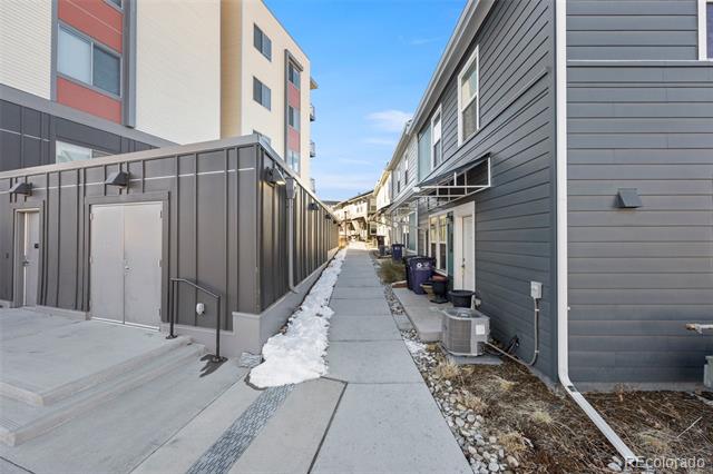 2829 W 53rd Avenue Unit: 102