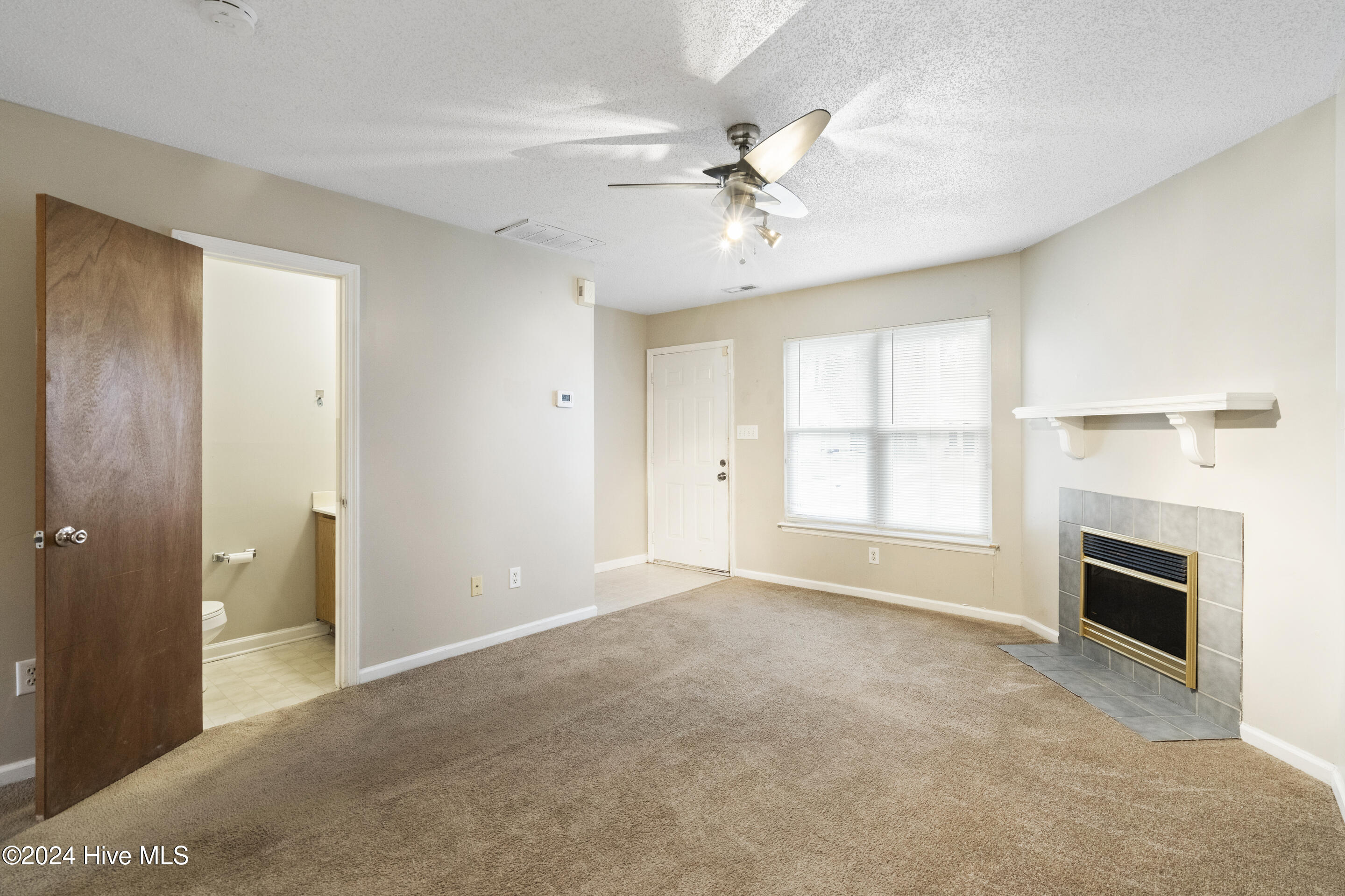 1096 W Pueblo Drive
