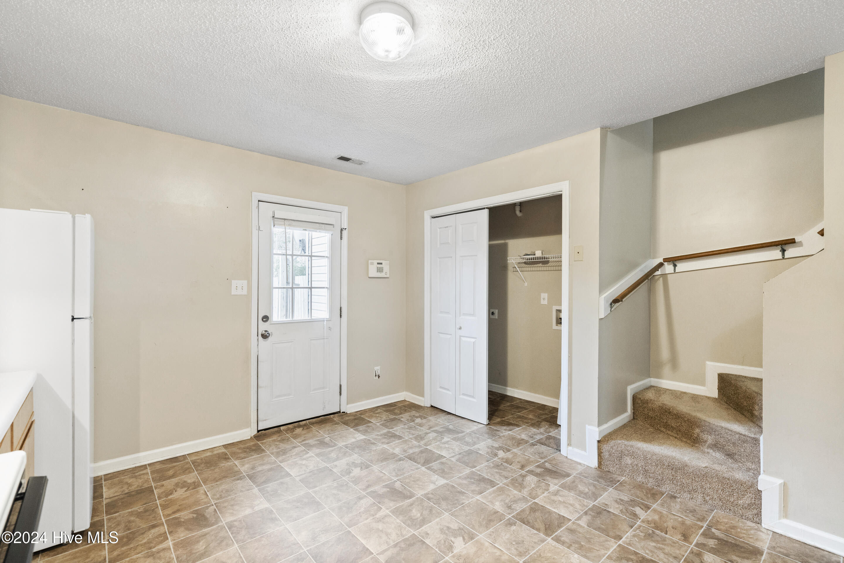 1096 W Pueblo Drive