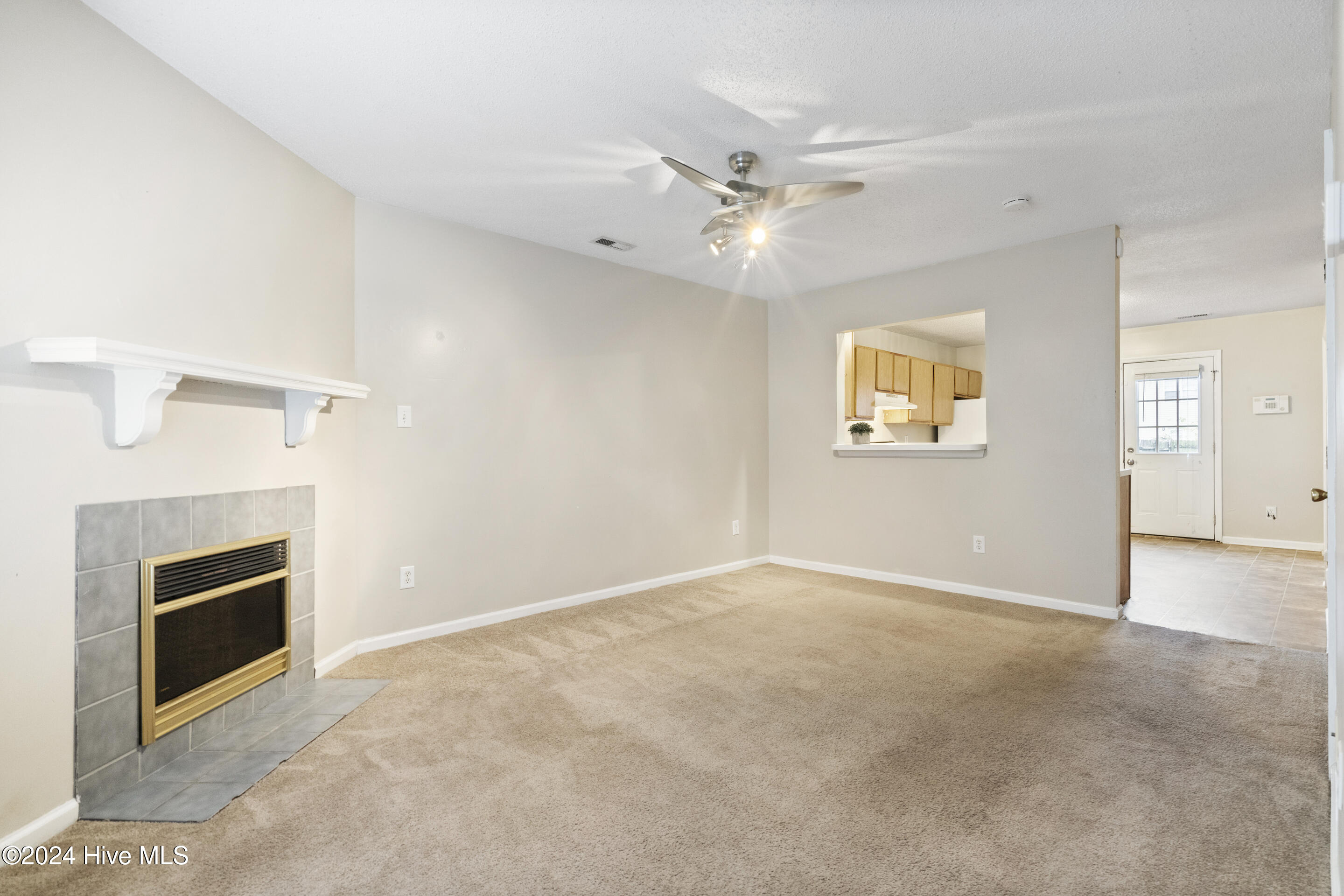 1096 W Pueblo Drive