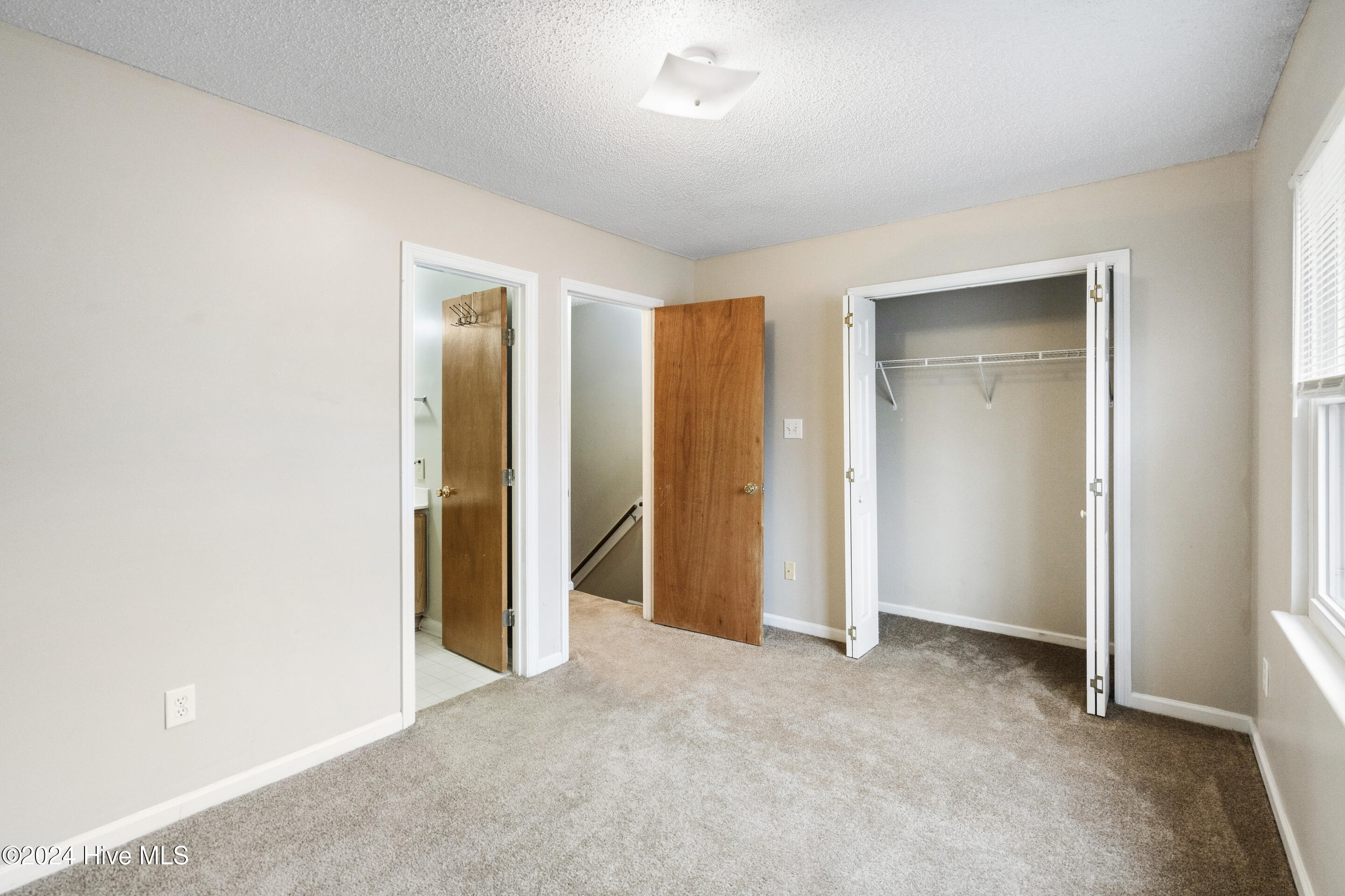 1096 W Pueblo Drive