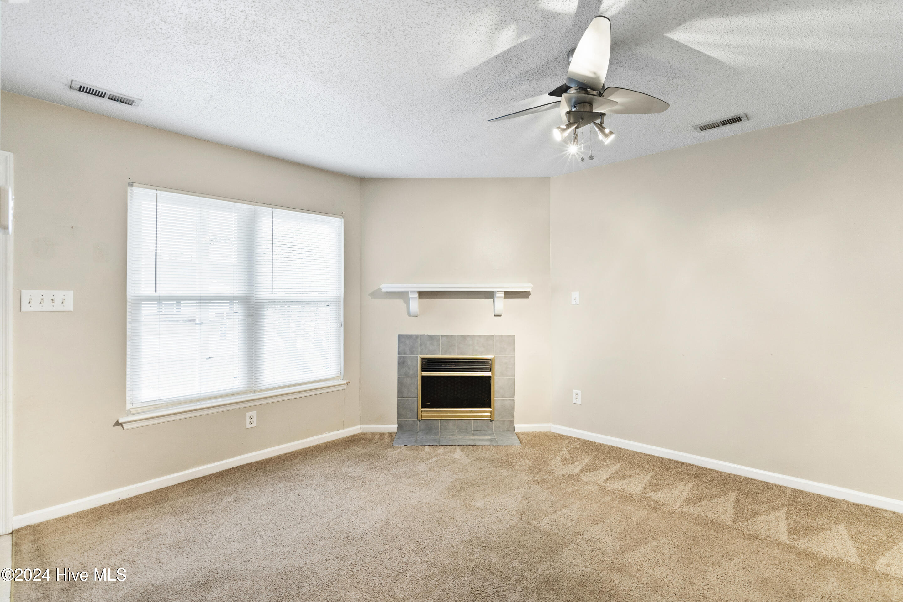 1096 W Pueblo Drive