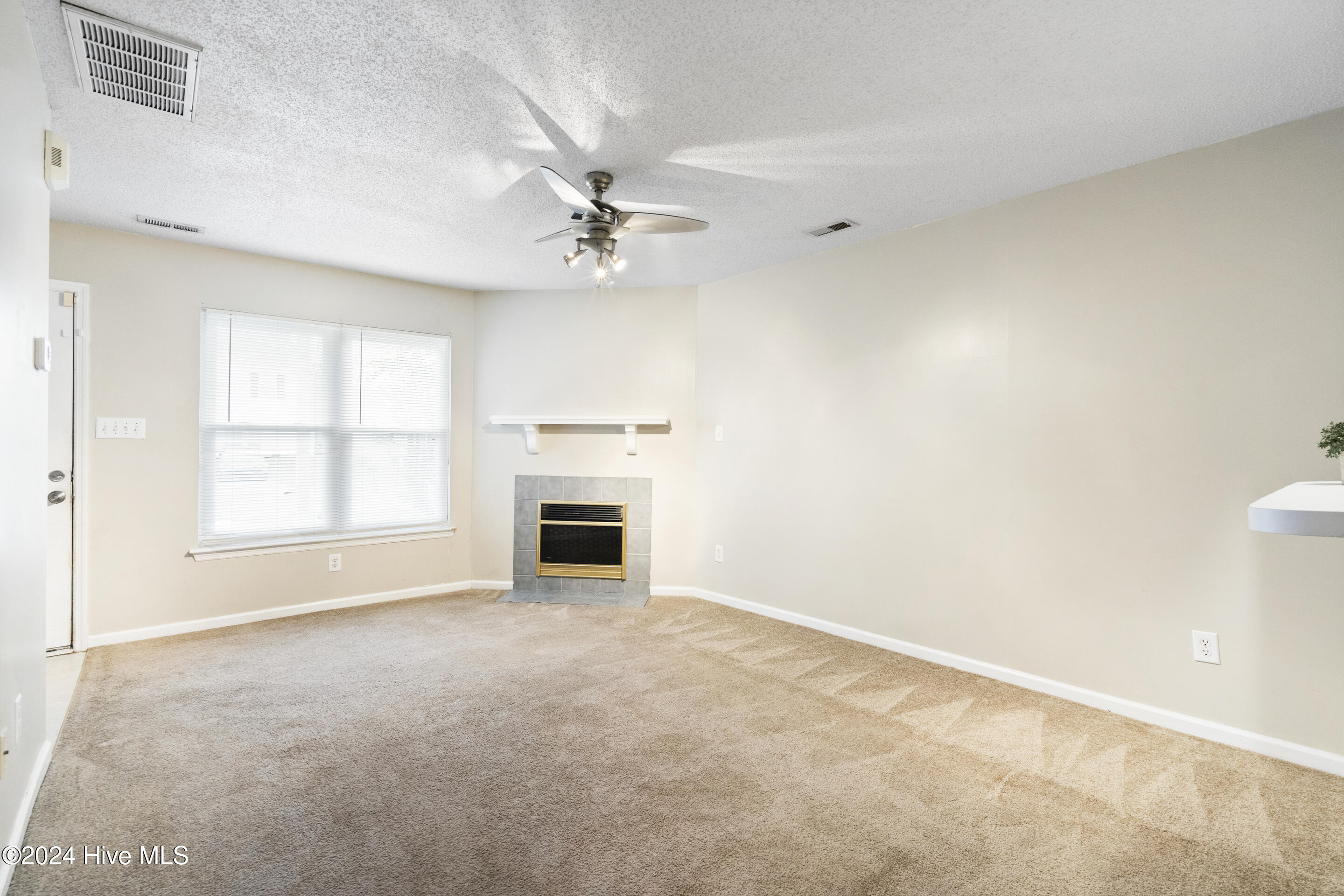 1096 W Pueblo Drive
