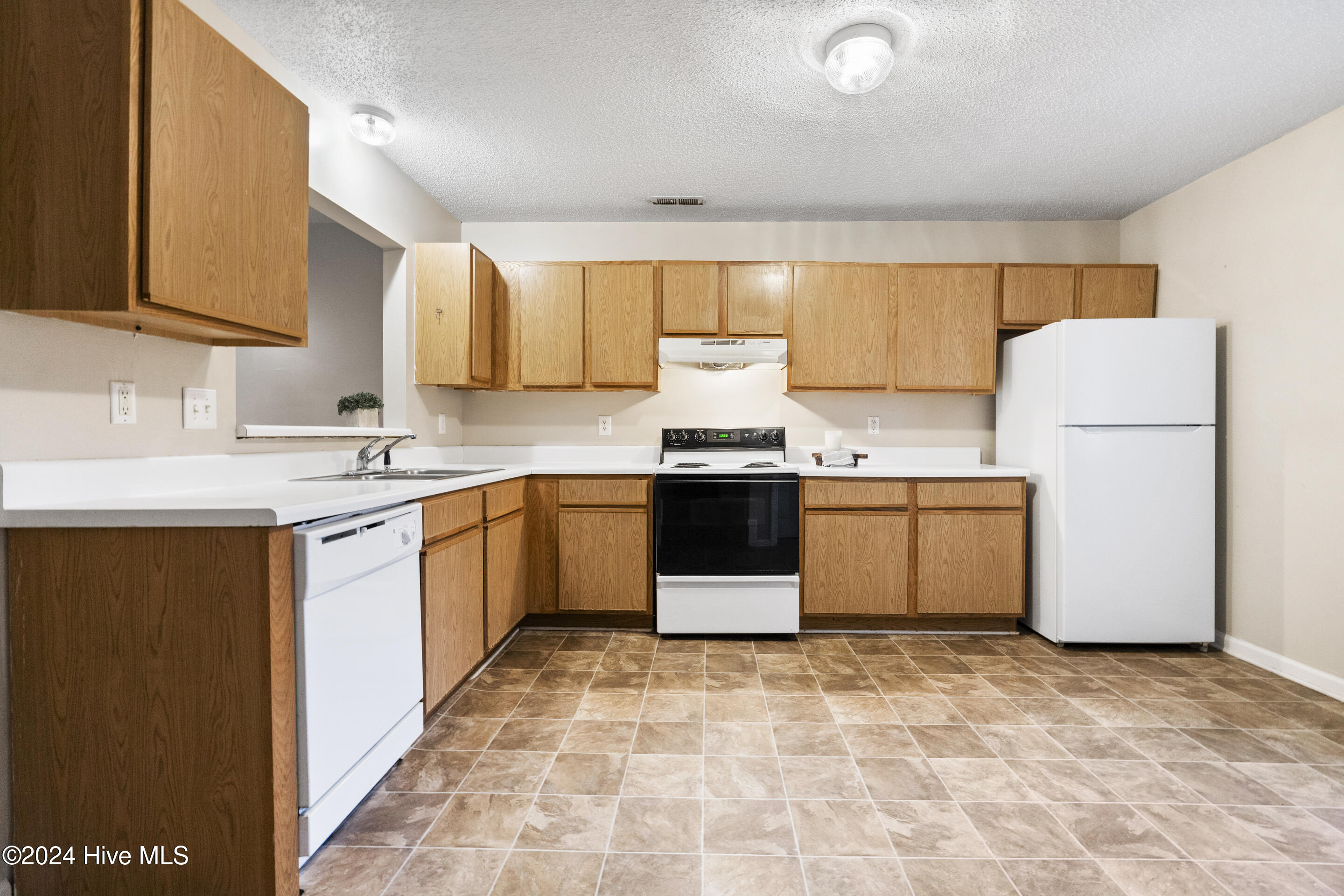 1096 W Pueblo Drive