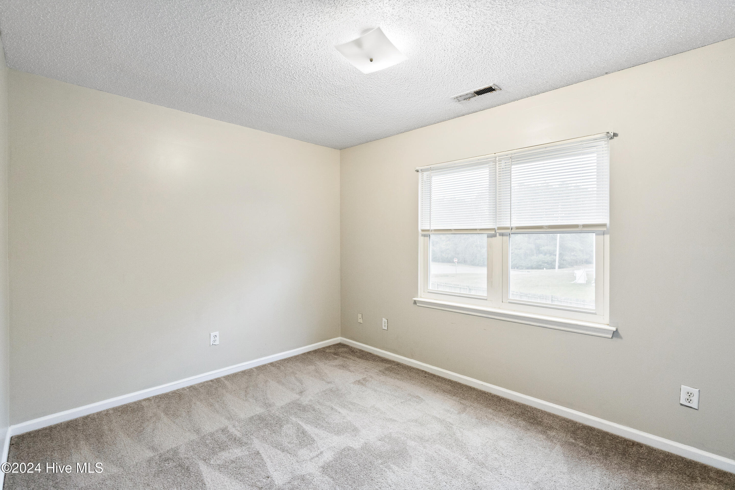1096 W Pueblo Drive