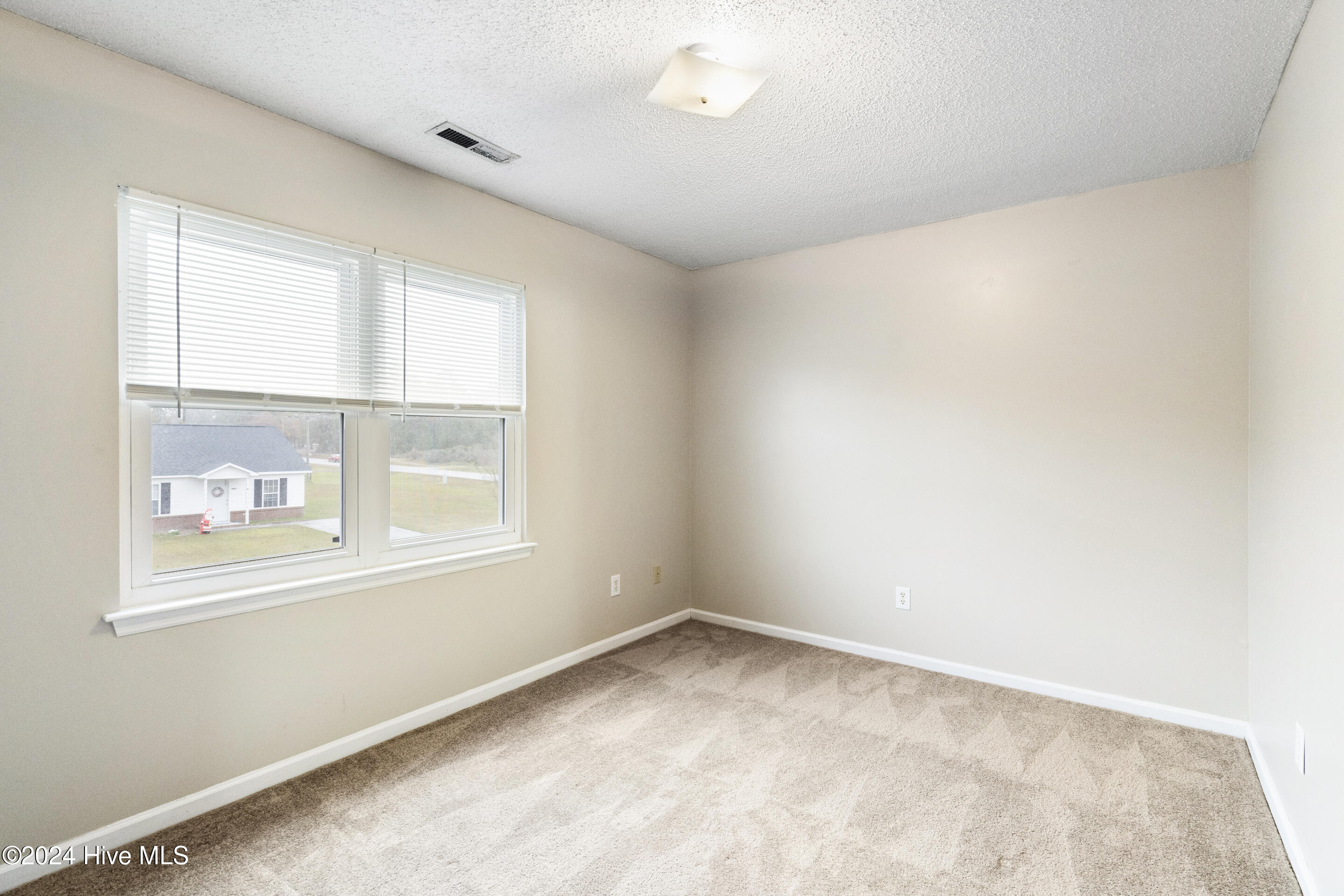 1096 W Pueblo Drive