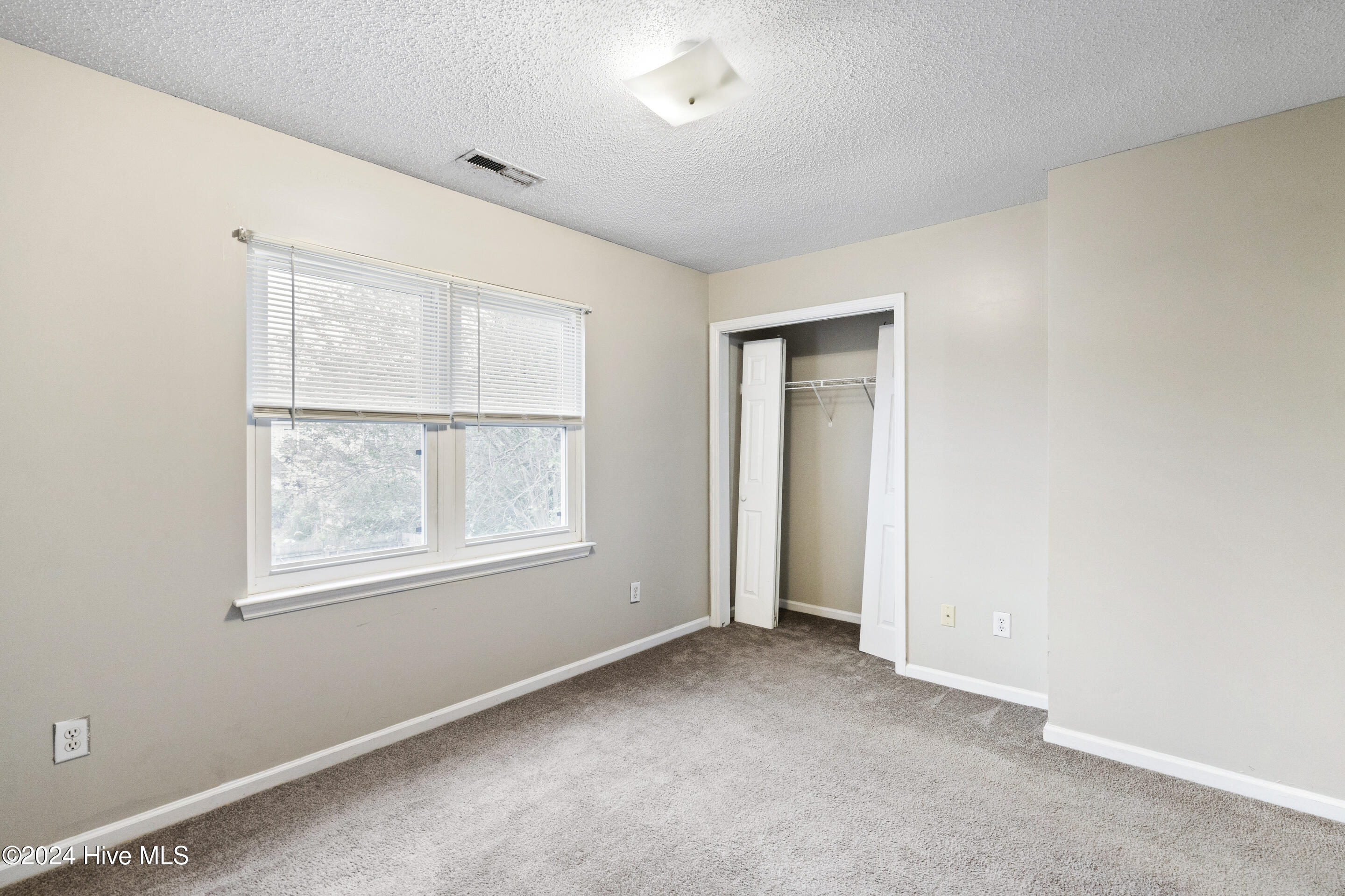 1096 W Pueblo Drive