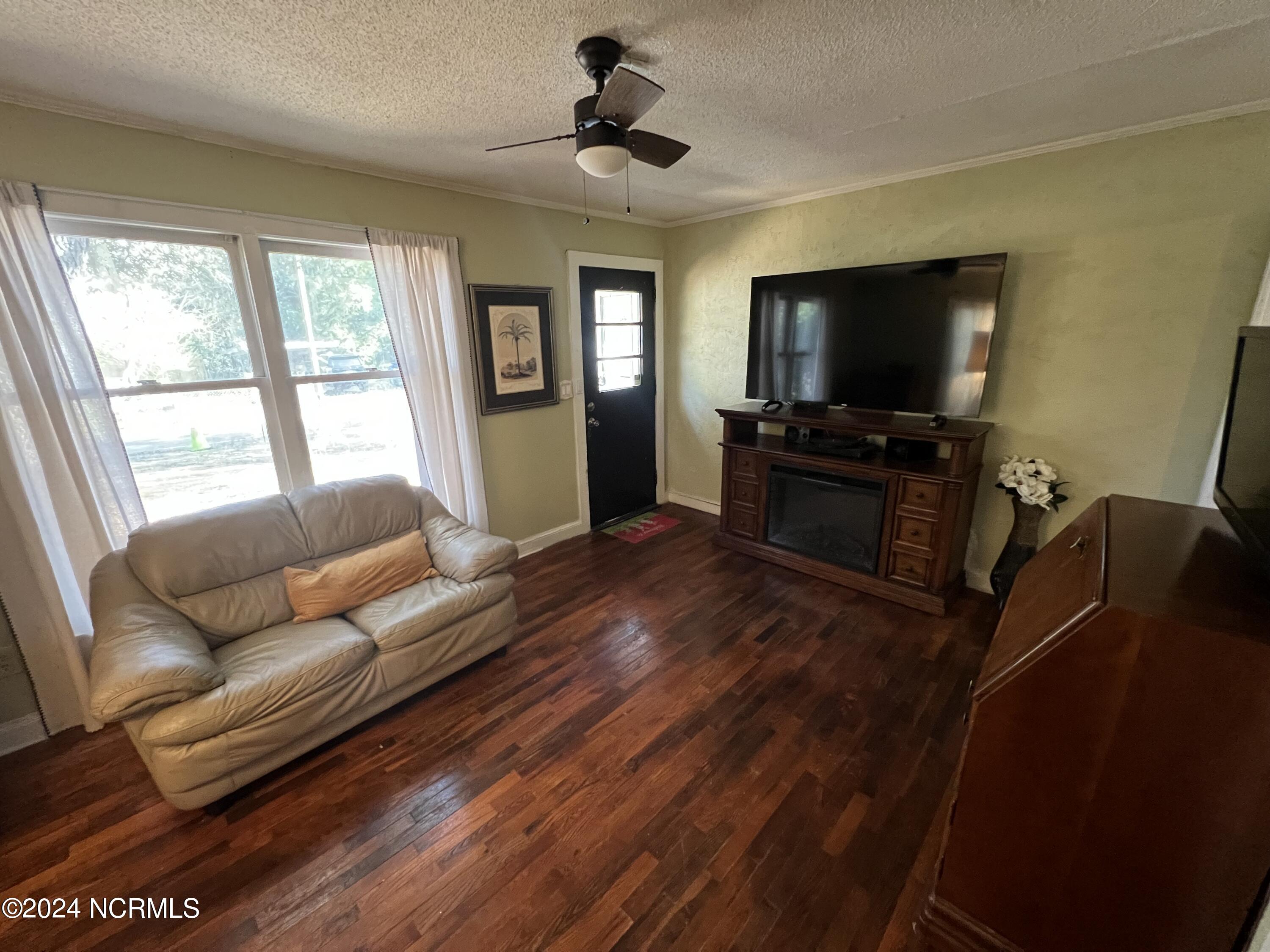 525 Crab Apple Lane