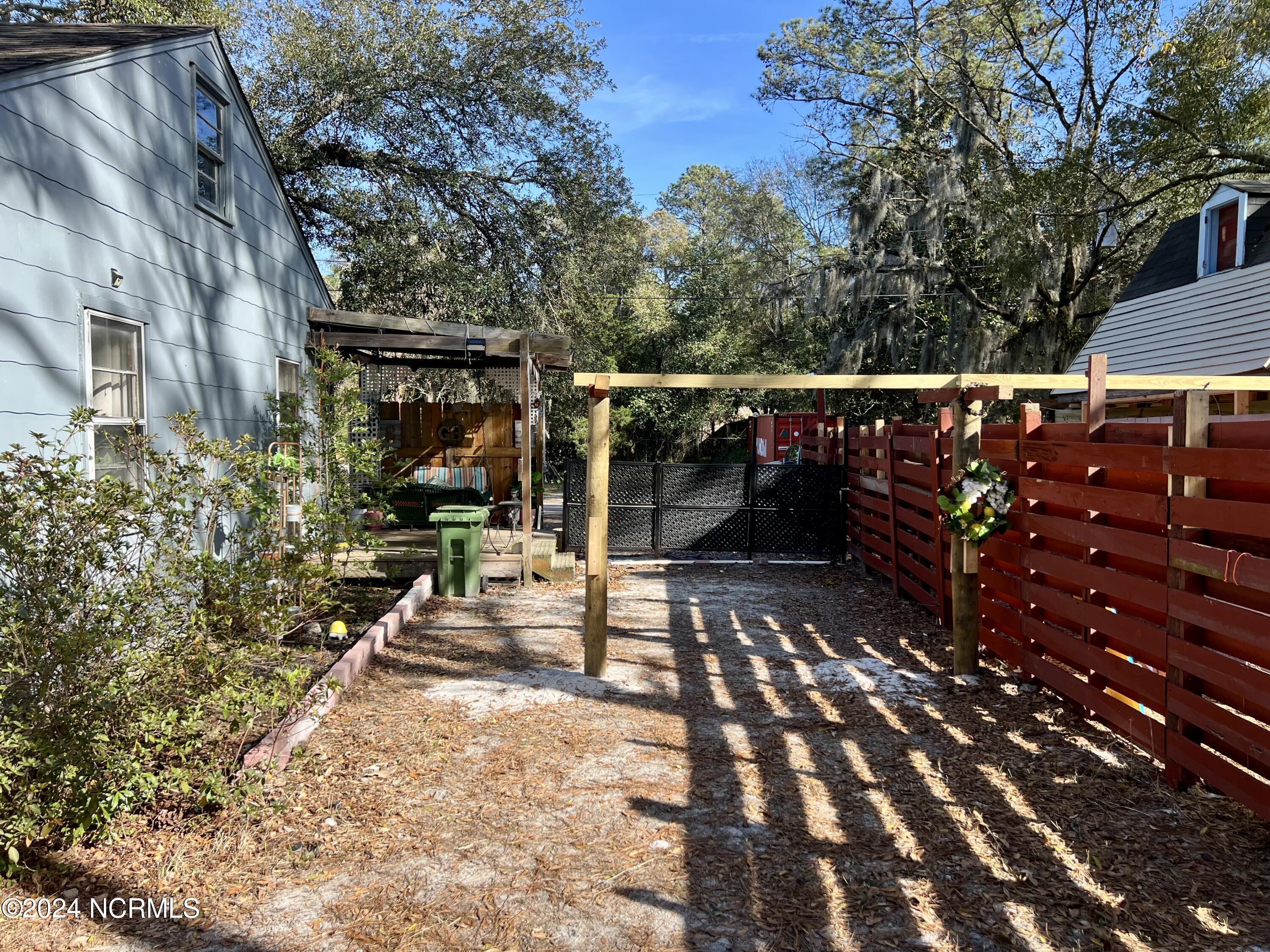 525 Crab Apple Lane