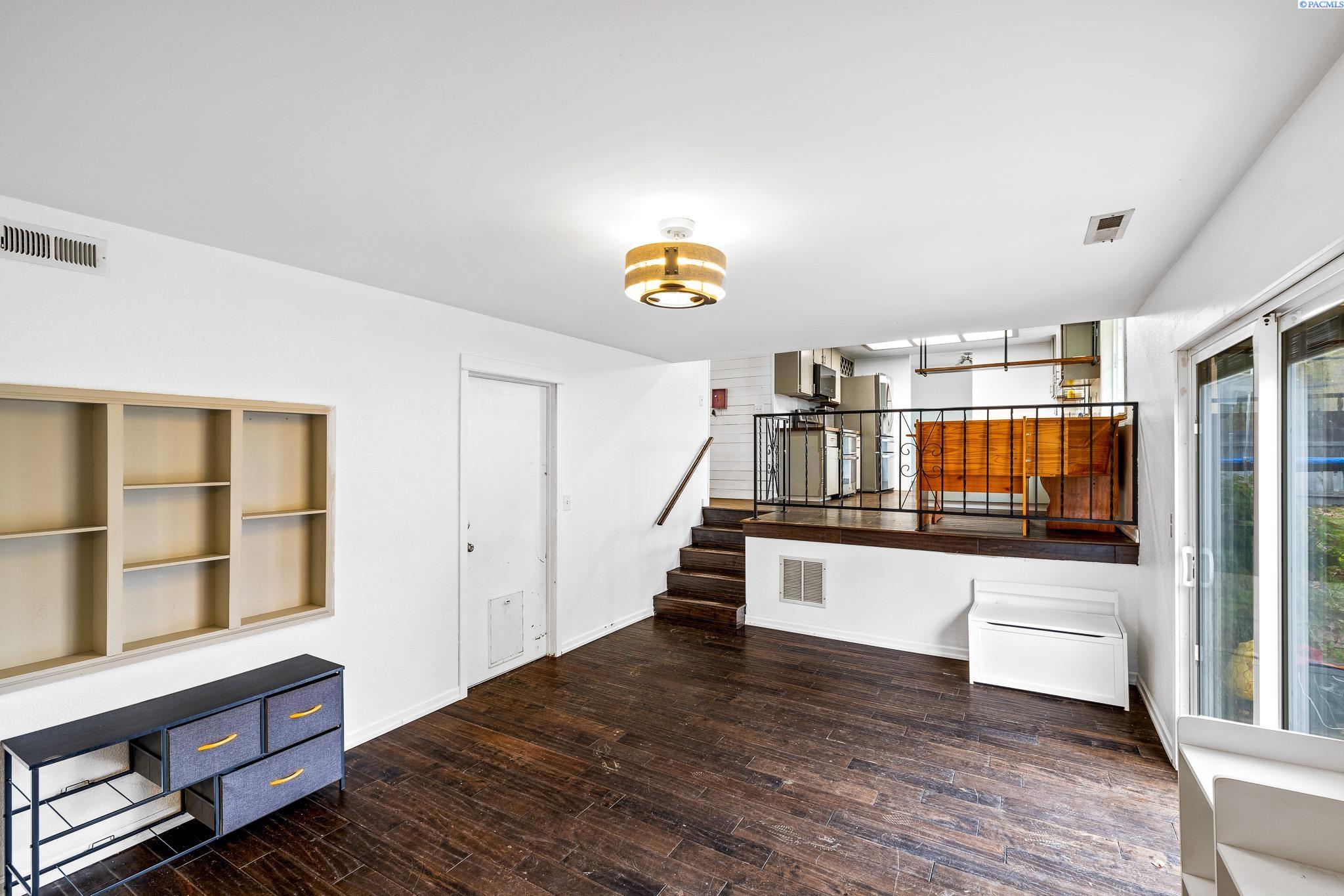 1466 Rimrock Ave.