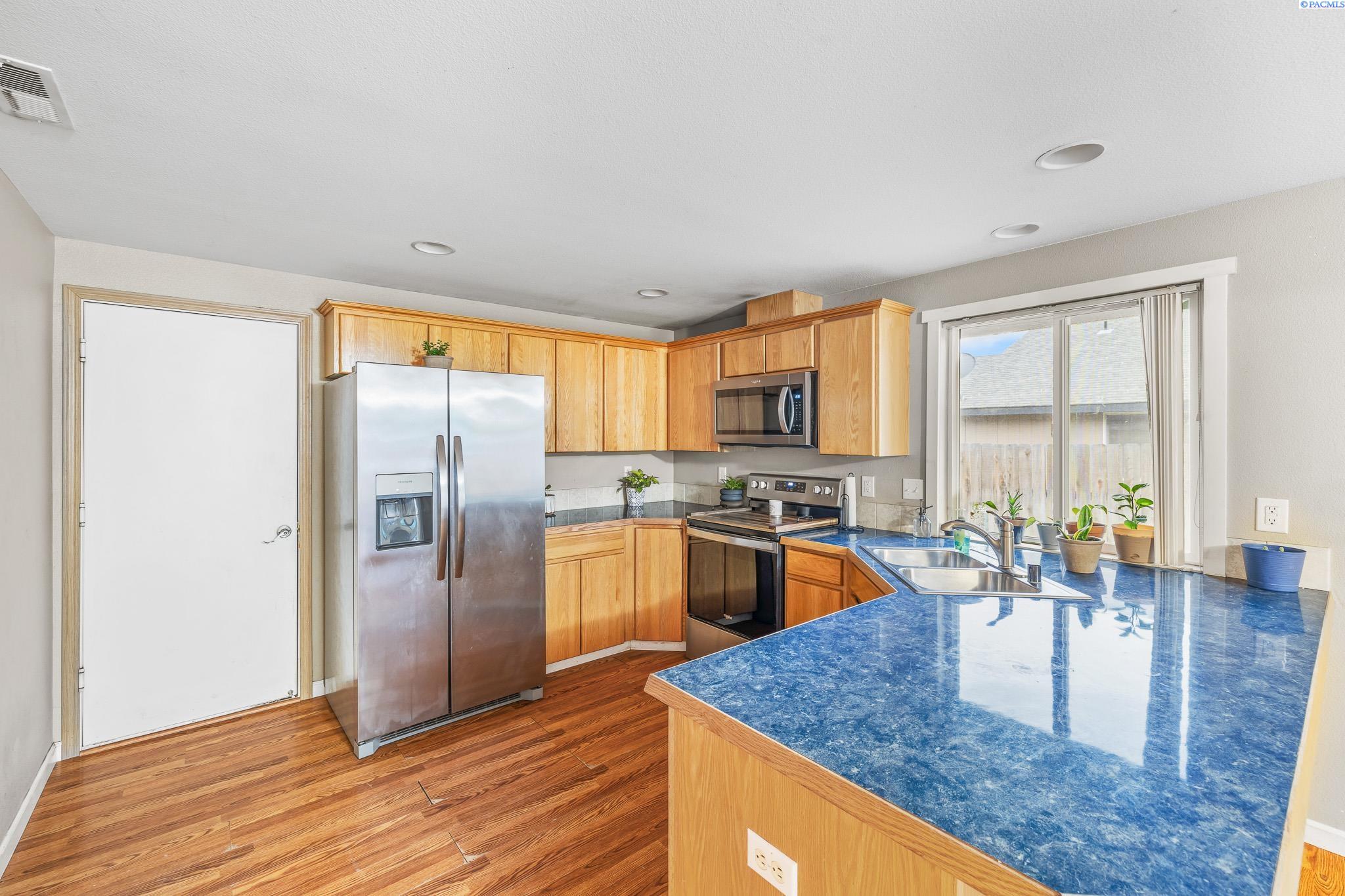 4904 Montague Ln