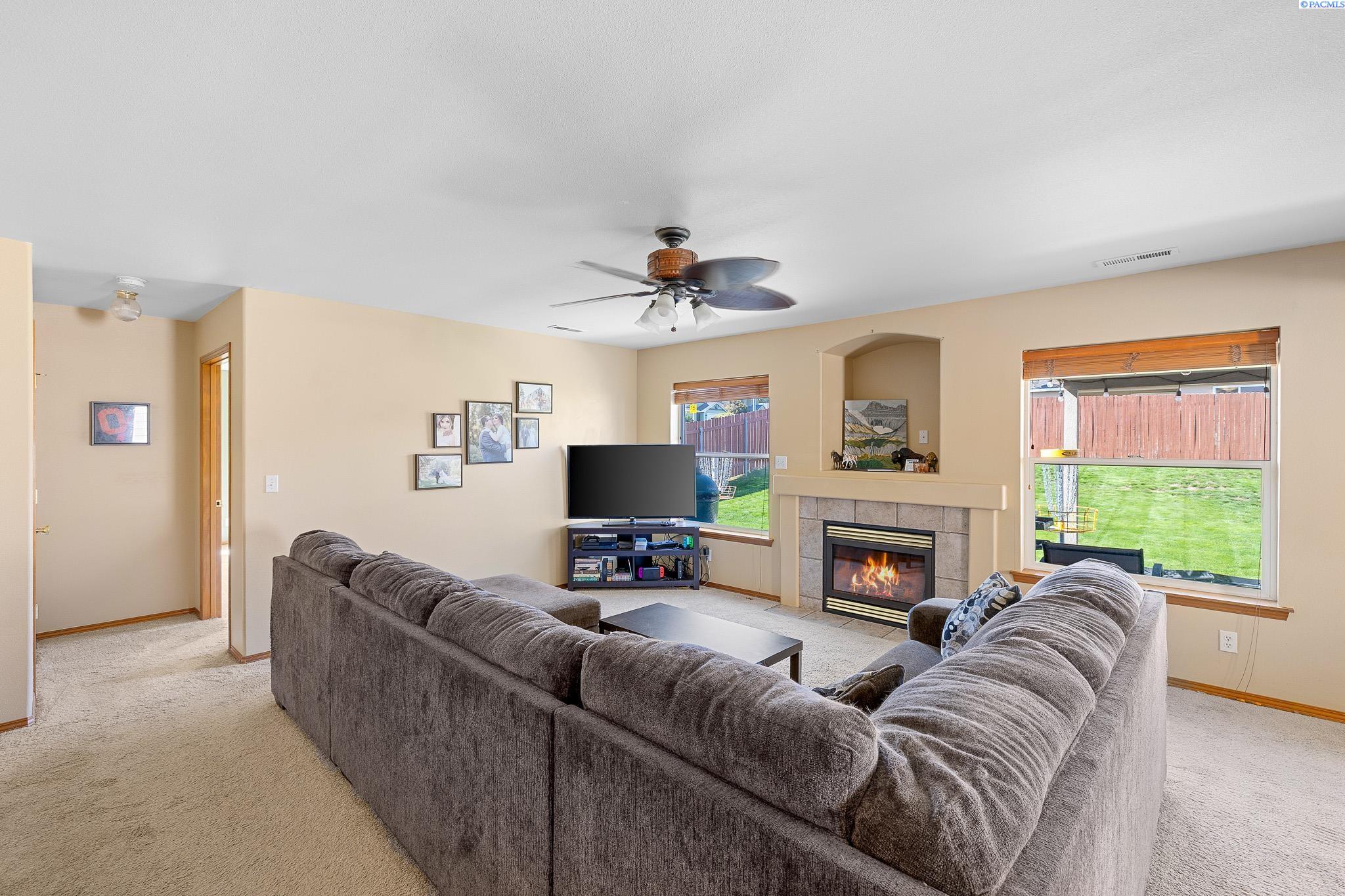 2804 S Huntington Ct