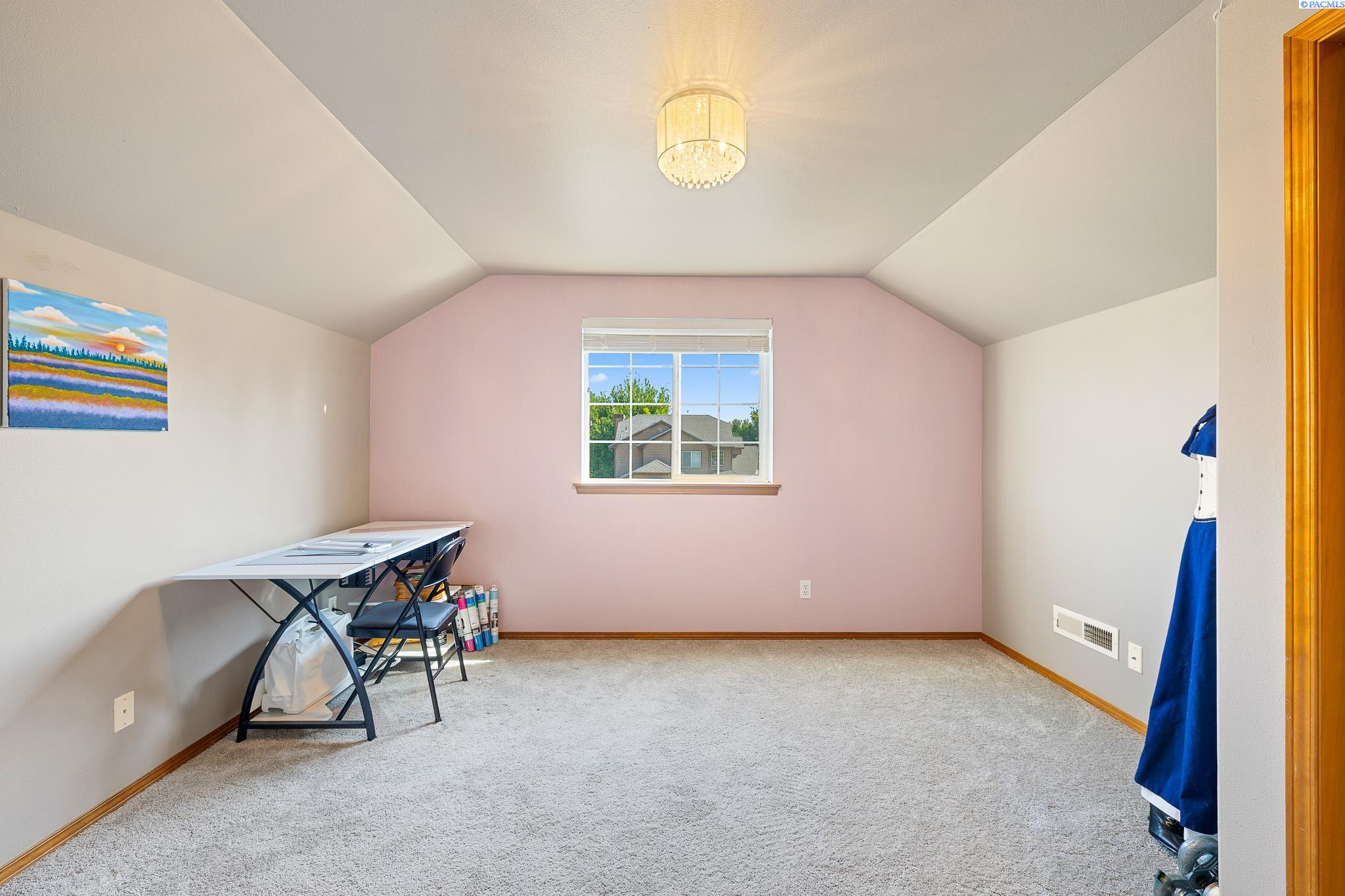 2804 S Huntington Ct