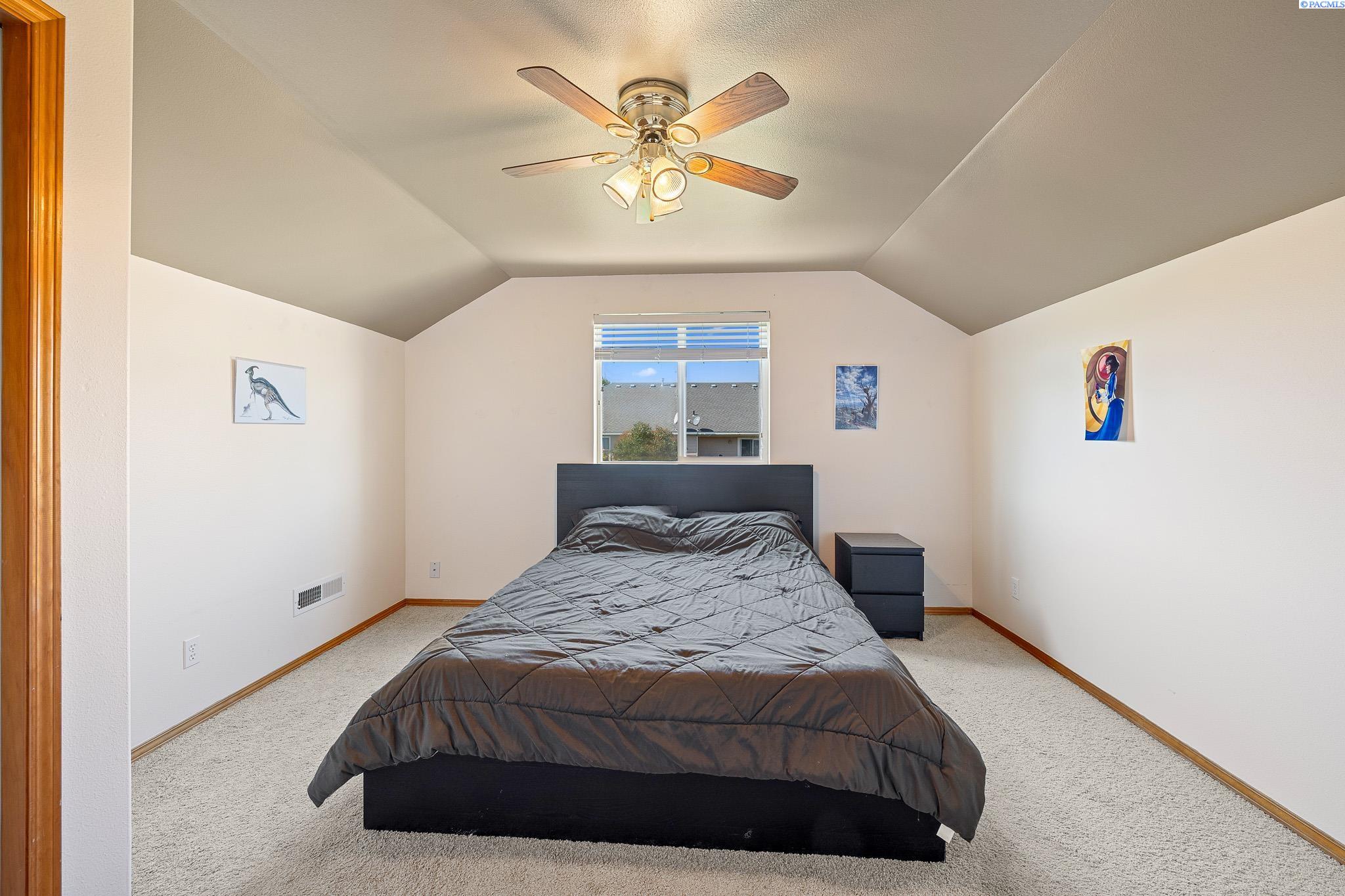 2804 S Huntington Ct
