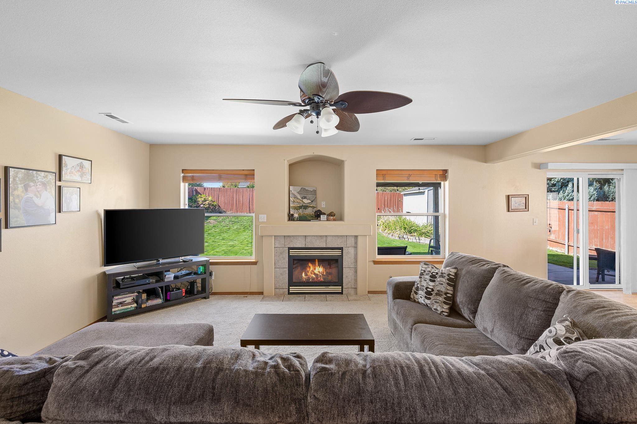 2804 S Huntington Ct