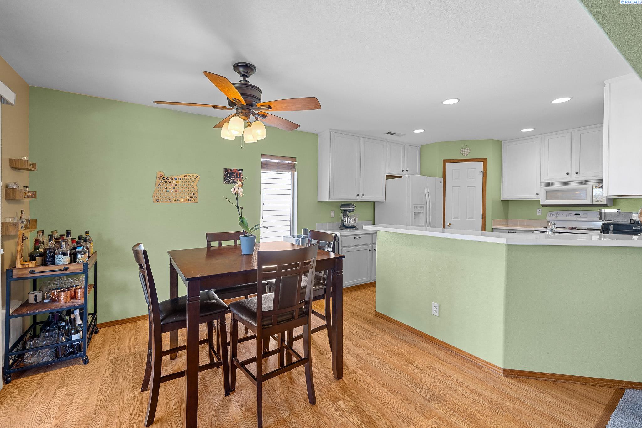 2804 S Huntington Ct