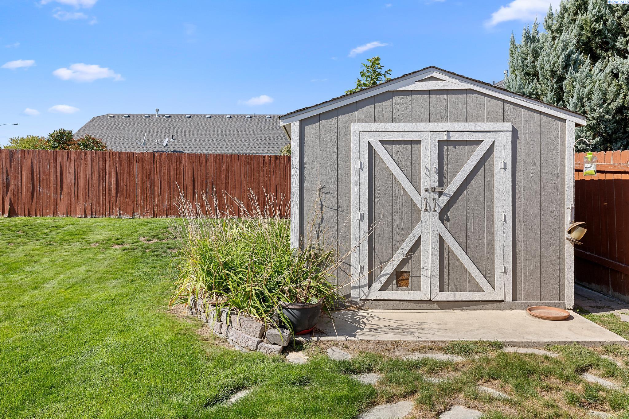 2804 S Huntington Ct