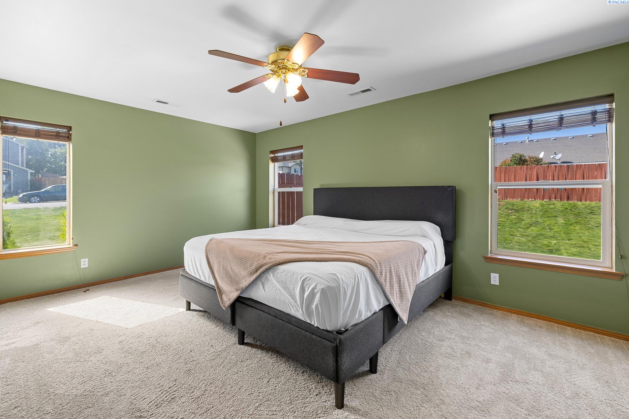 2804 S Huntington Ct