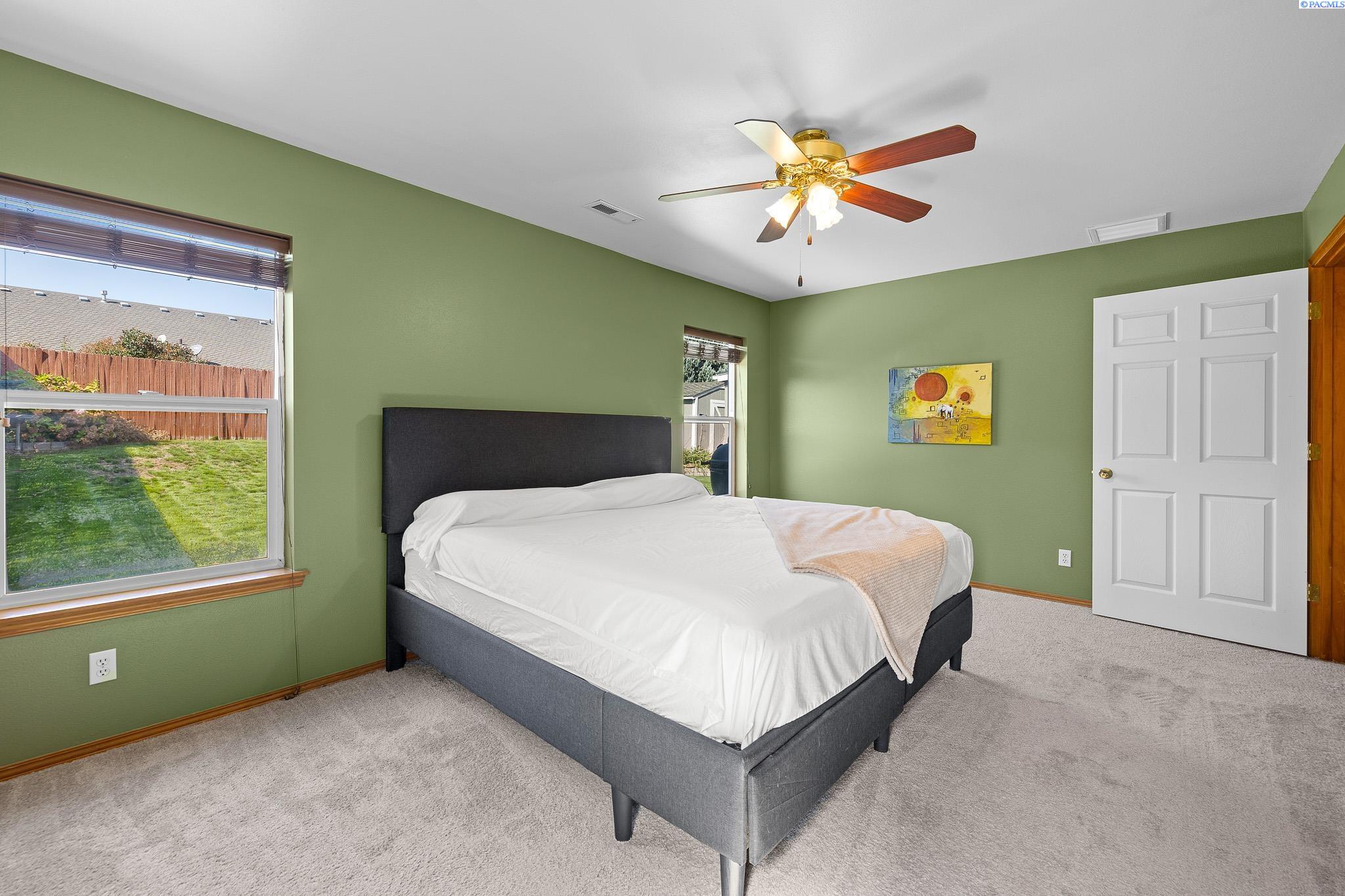 2804 S Huntington Ct