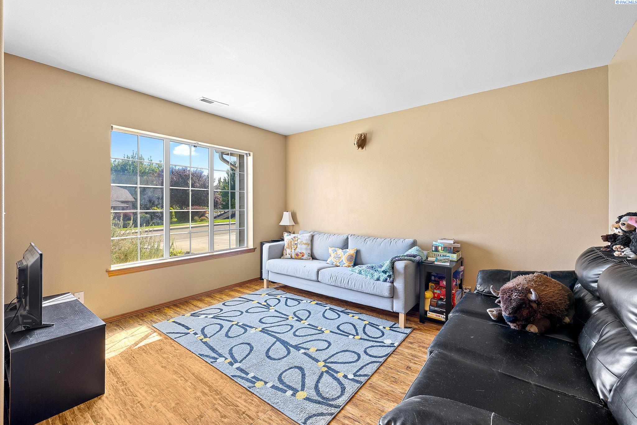 2804 S Huntington Ct
