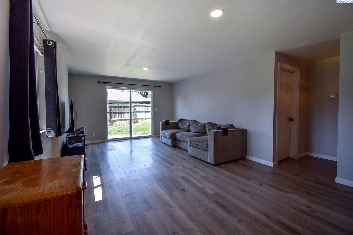 2210 W 12th