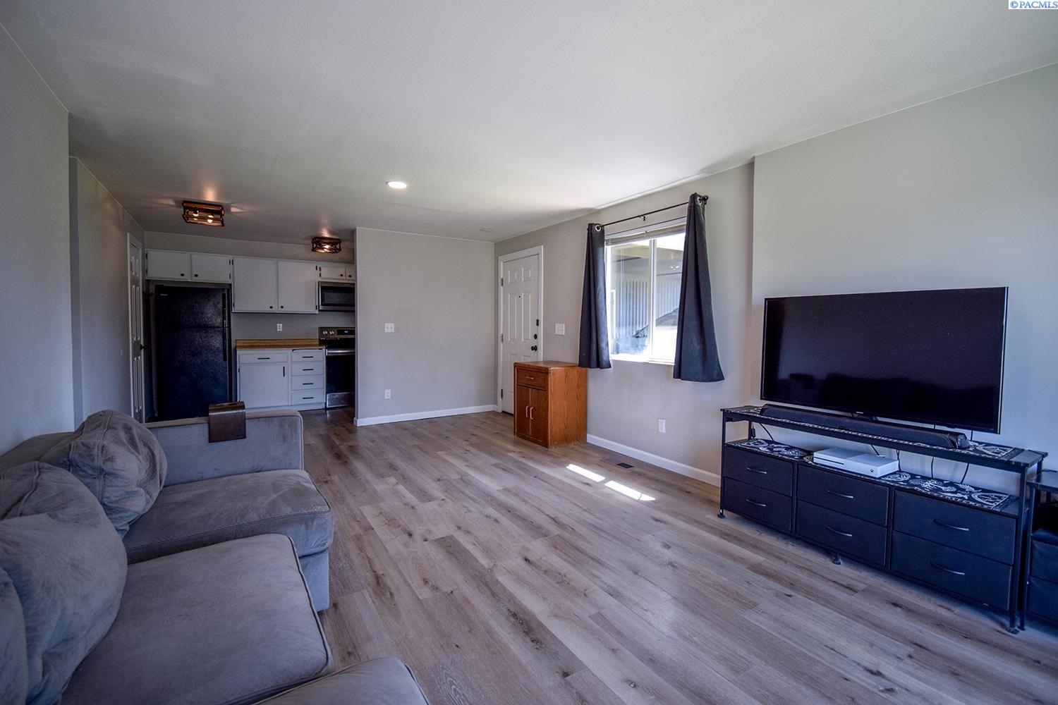 2210 W 12th