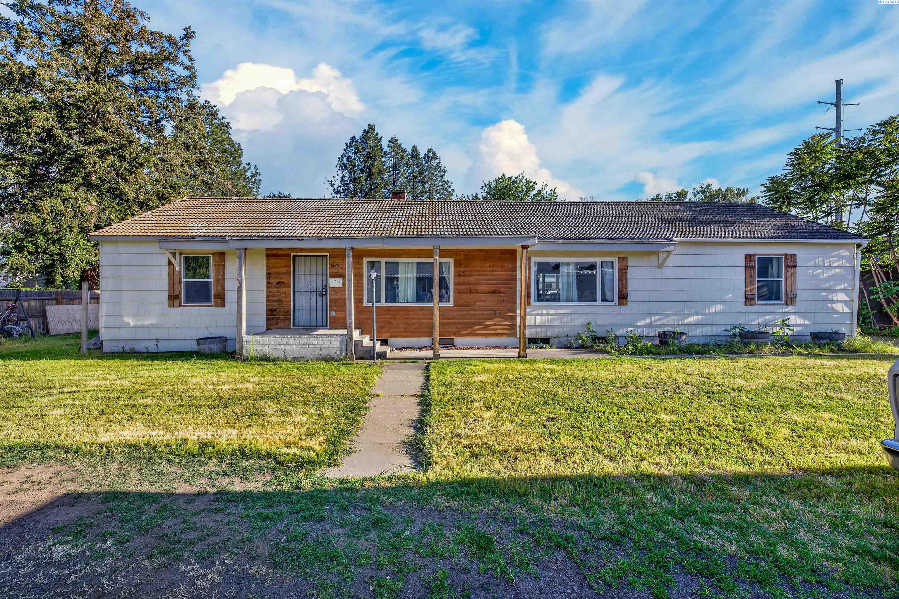 1422 Thayer Dr