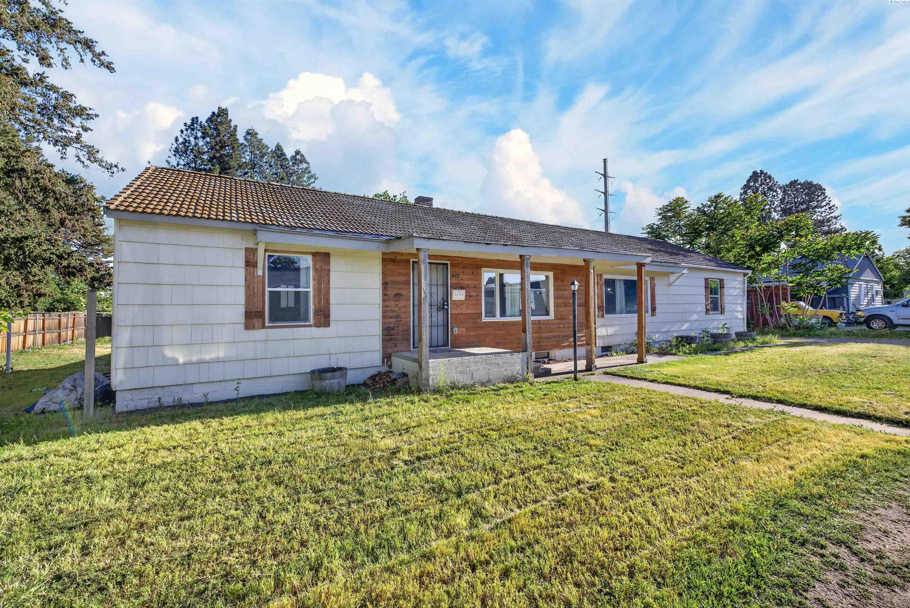 1422 Thayer Dr
