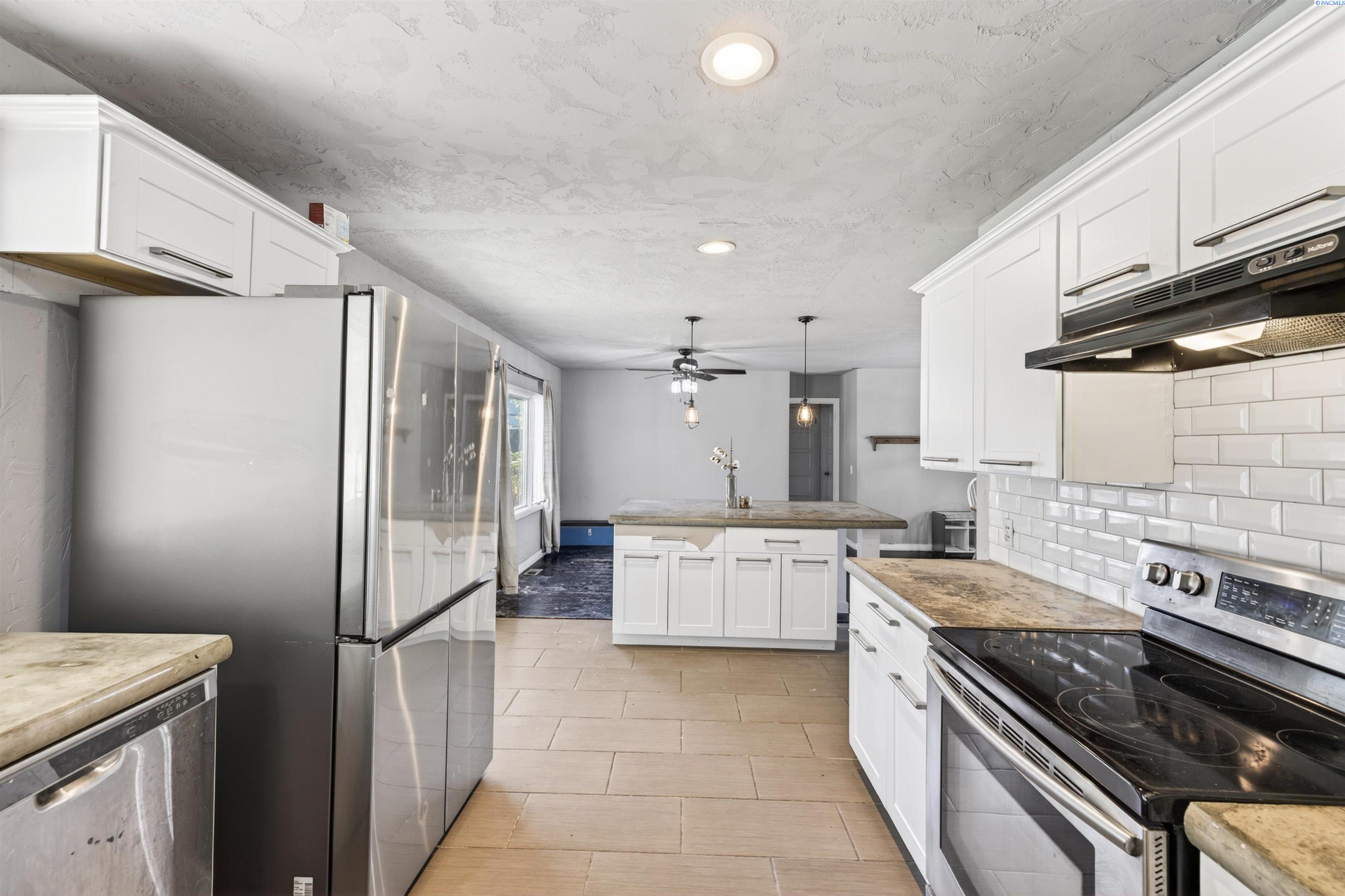 1422 Thayer Dr
