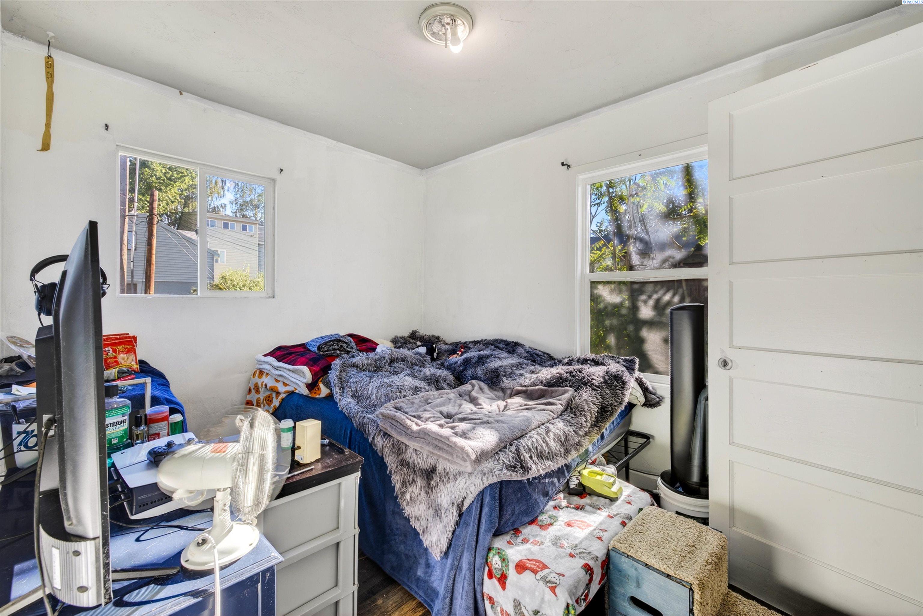 1422 Thayer Dr