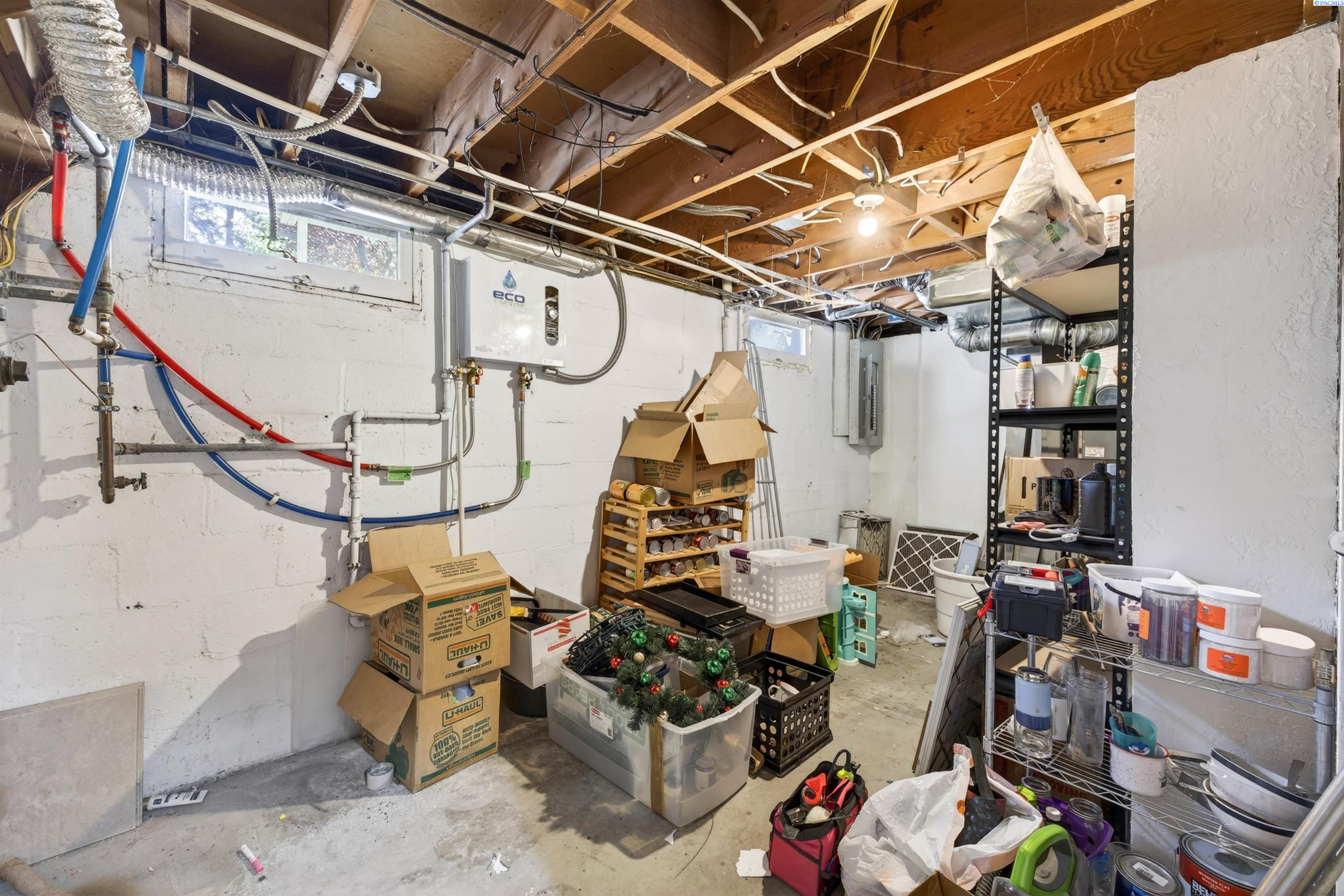 1422 Thayer Dr