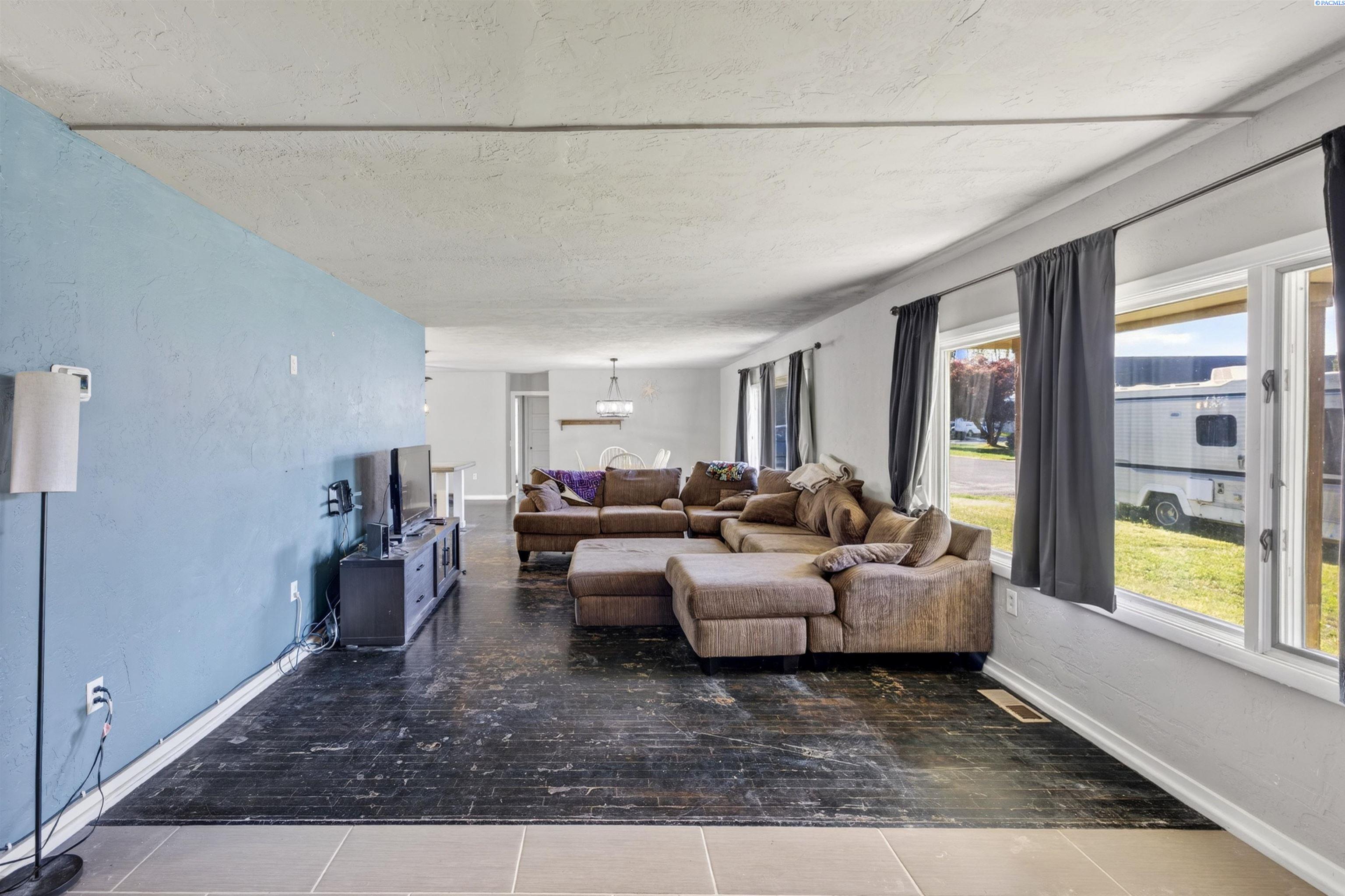 1422 Thayer Dr