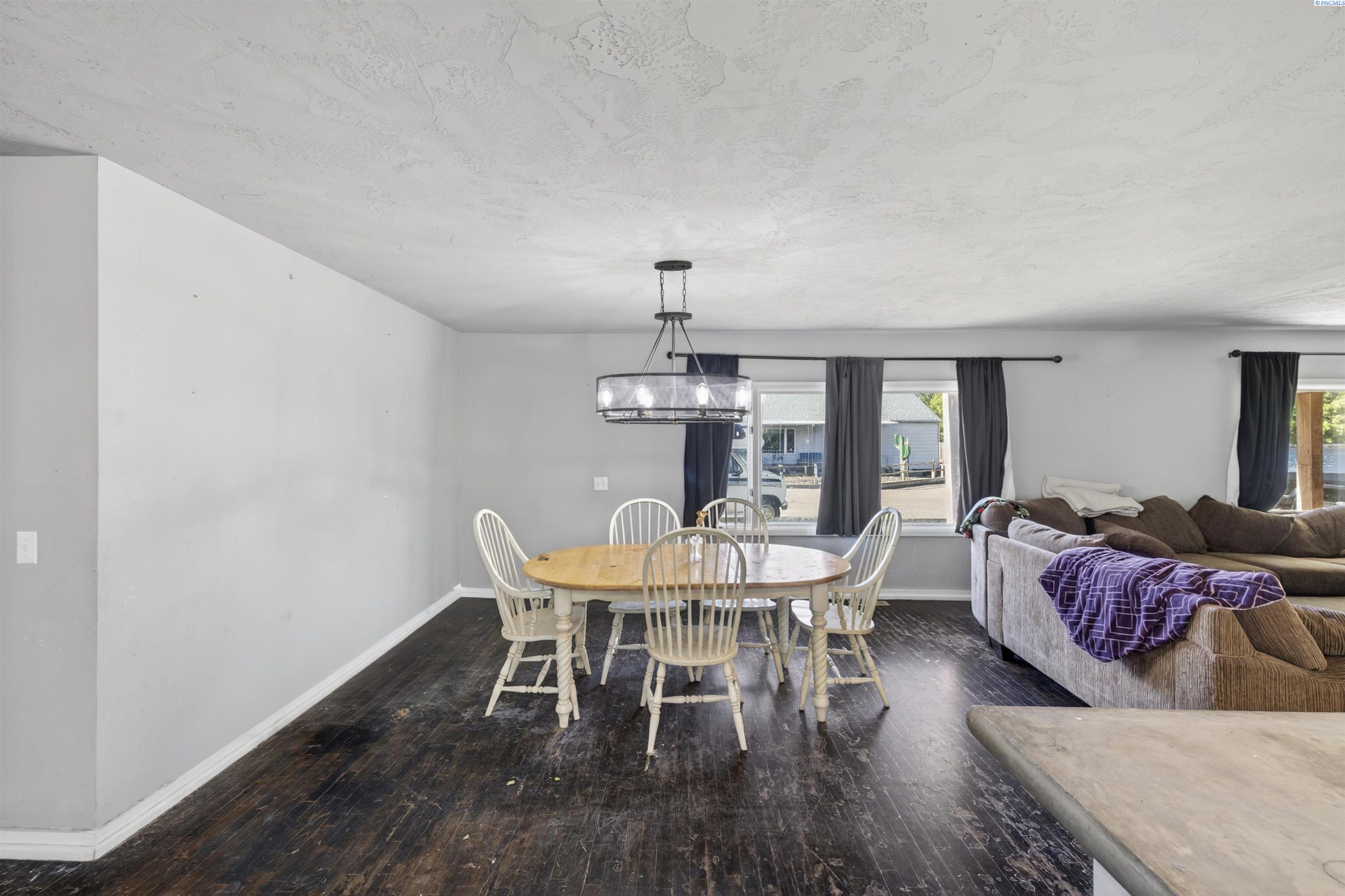 1422 Thayer Dr