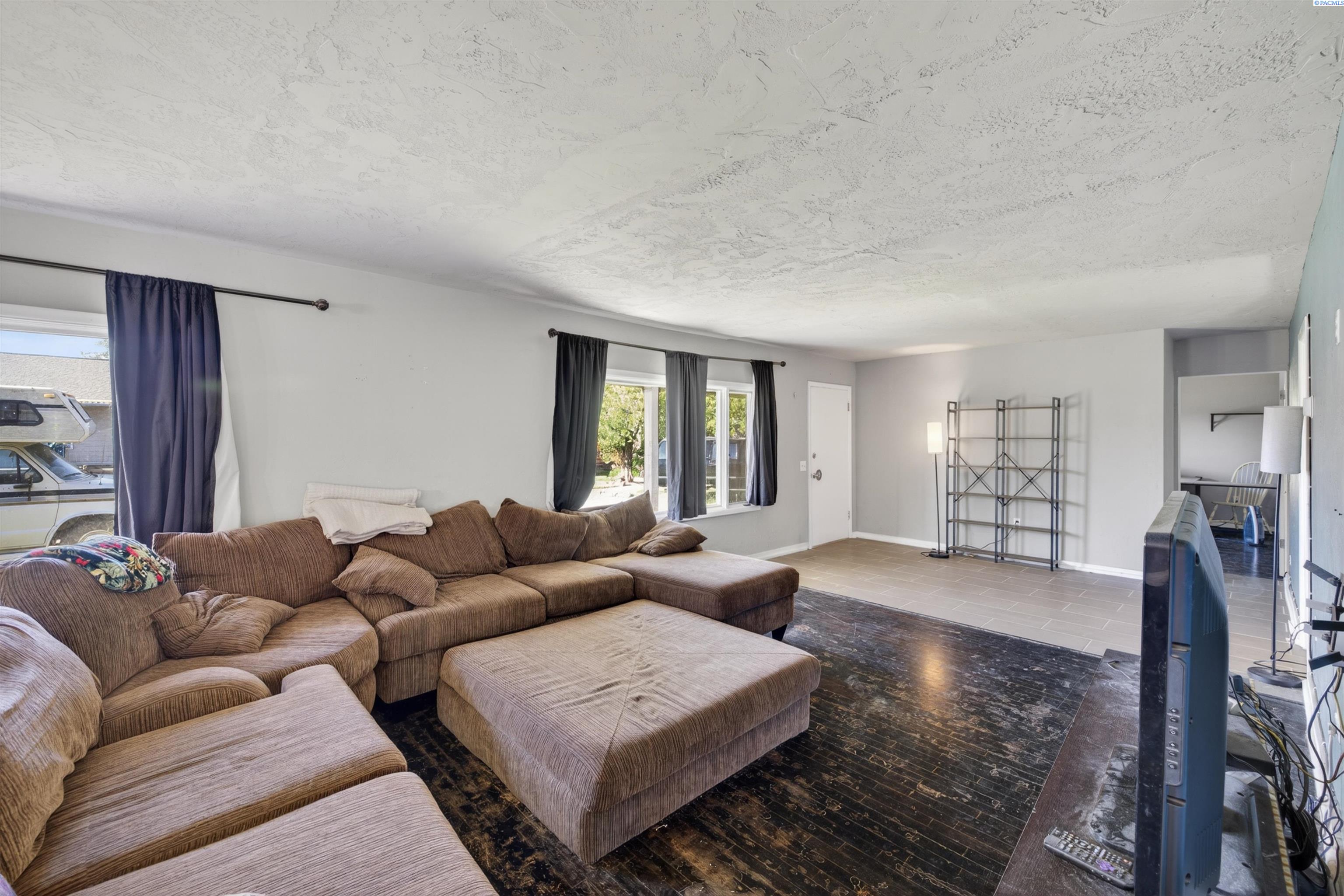 1422 Thayer Dr