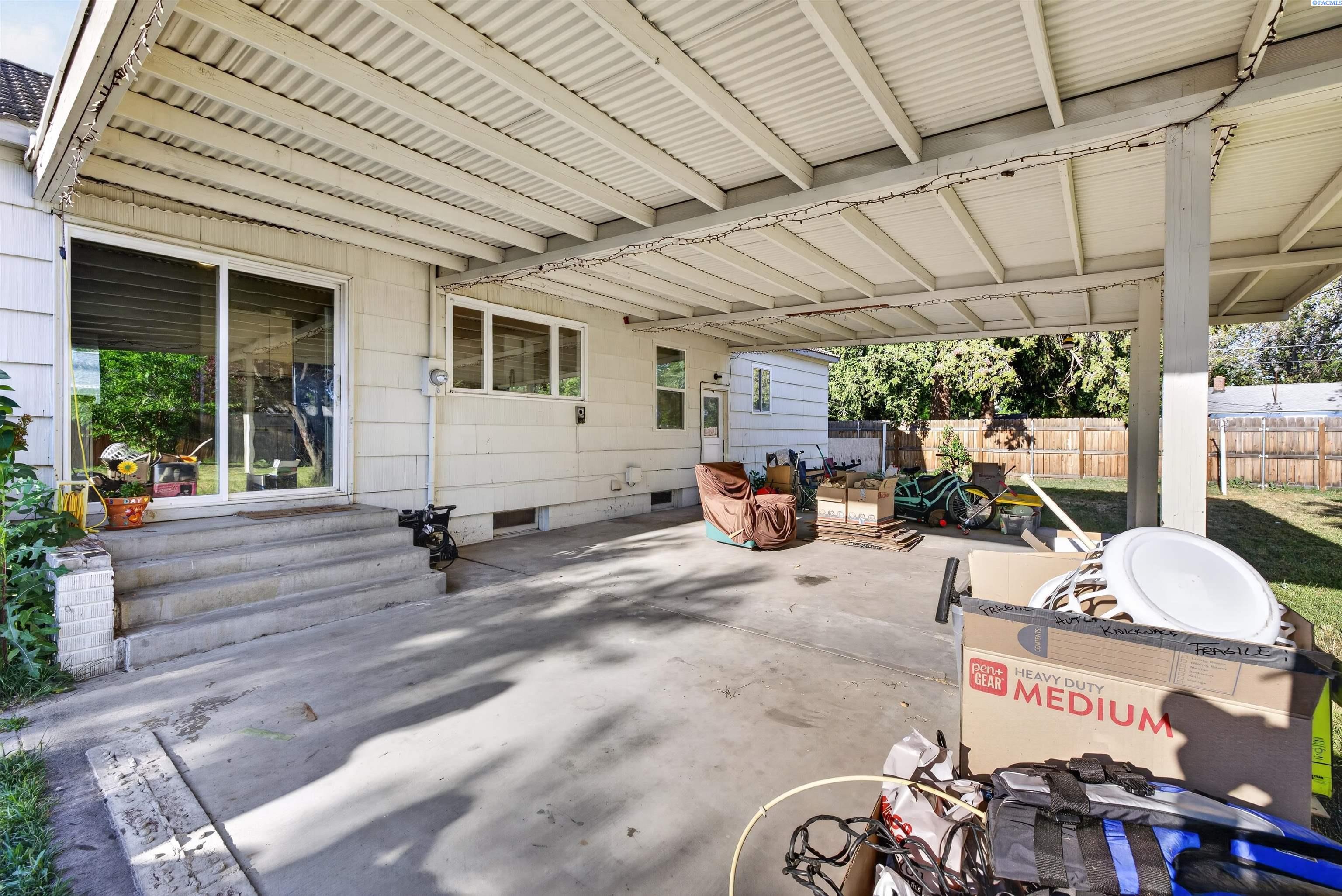 1422 Thayer Dr