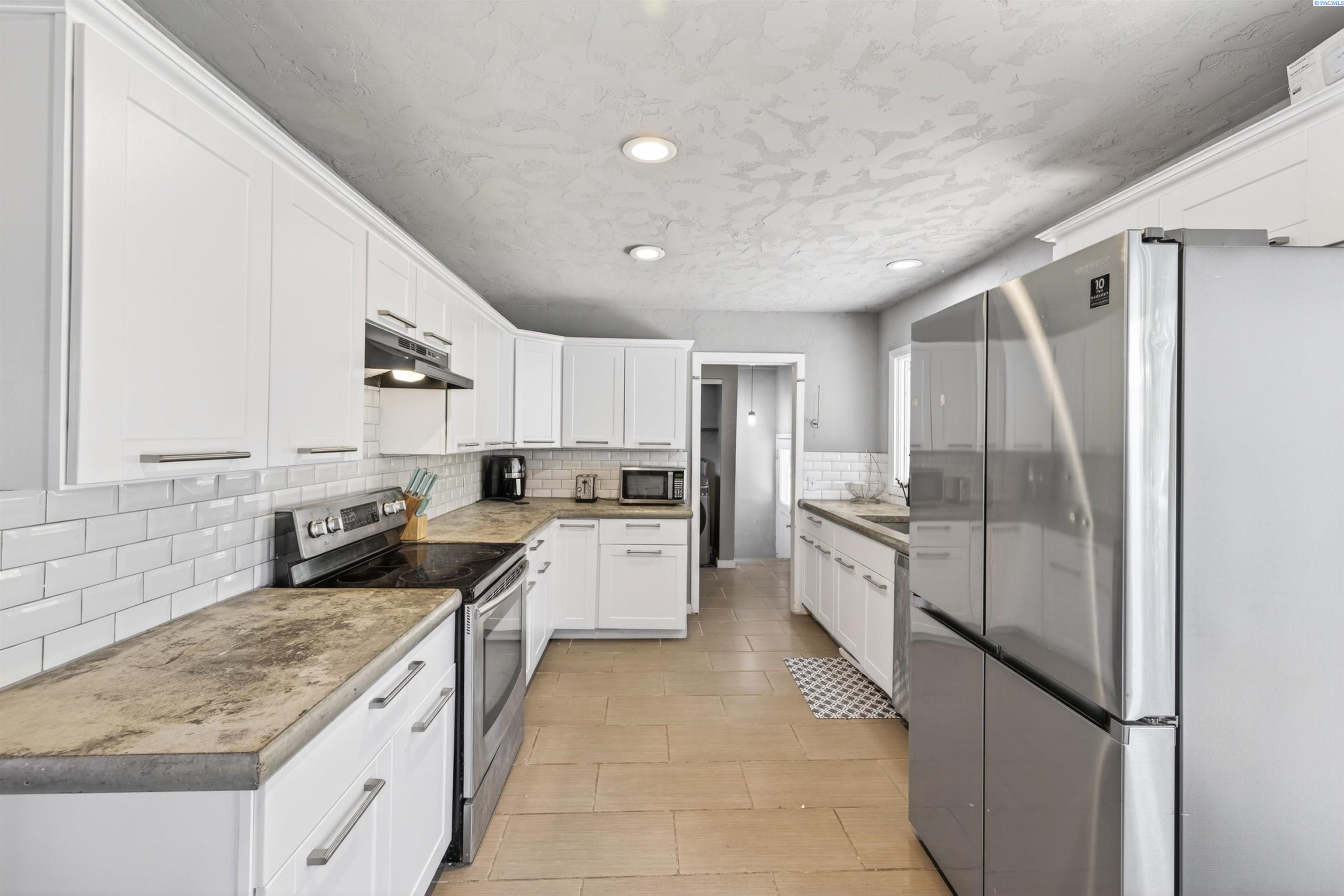 1422 Thayer Dr