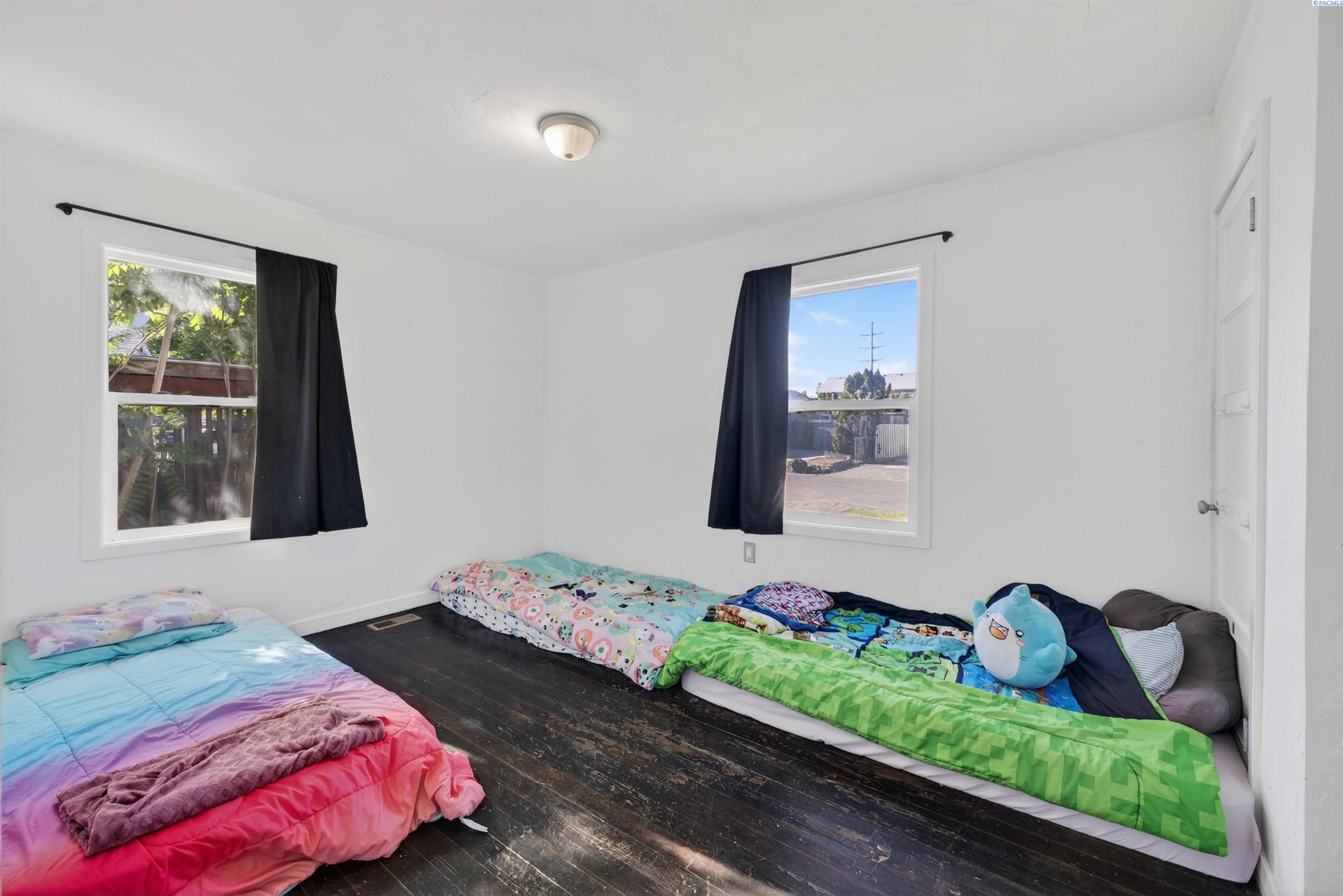 1422 Thayer Dr