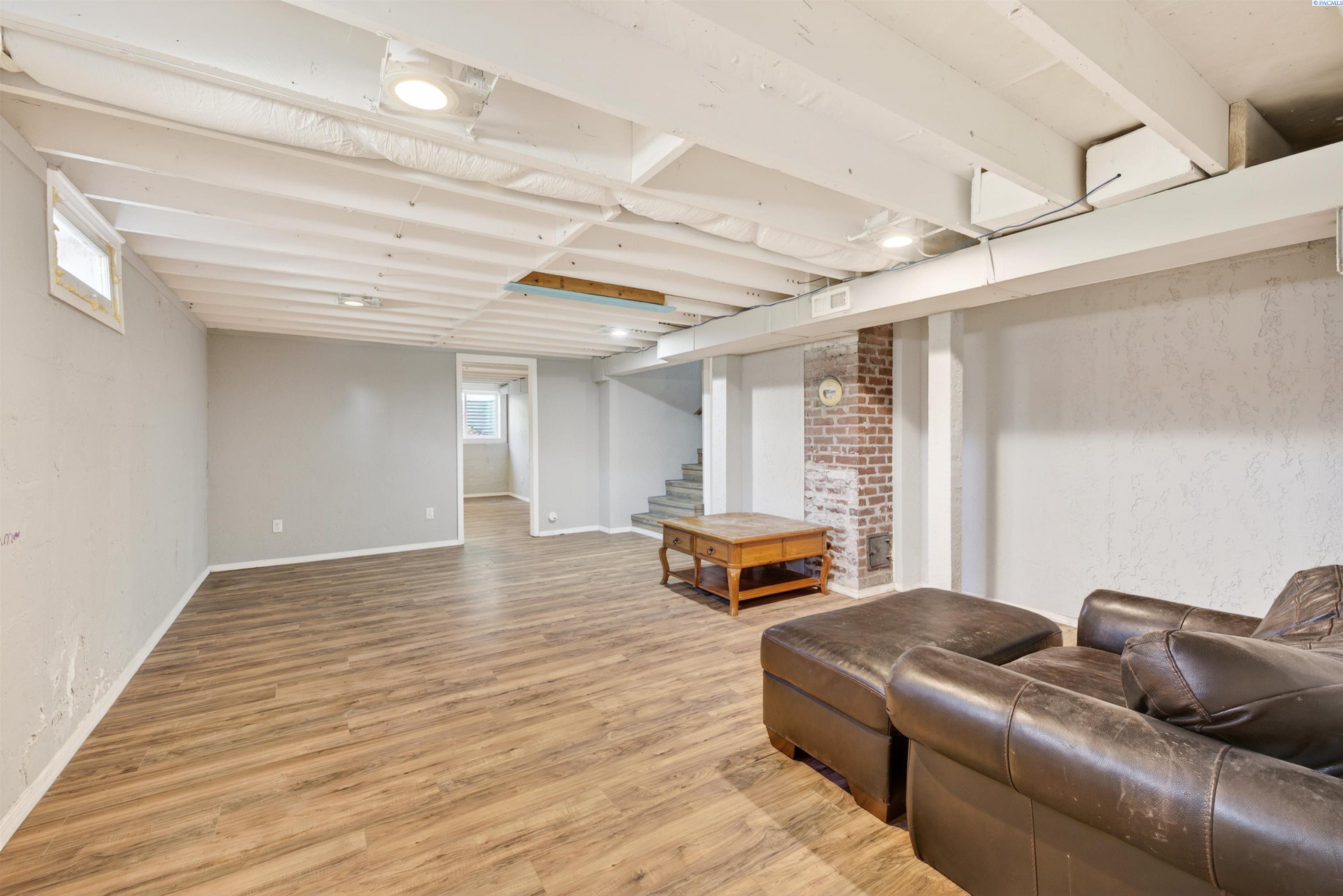 1422 Thayer Dr