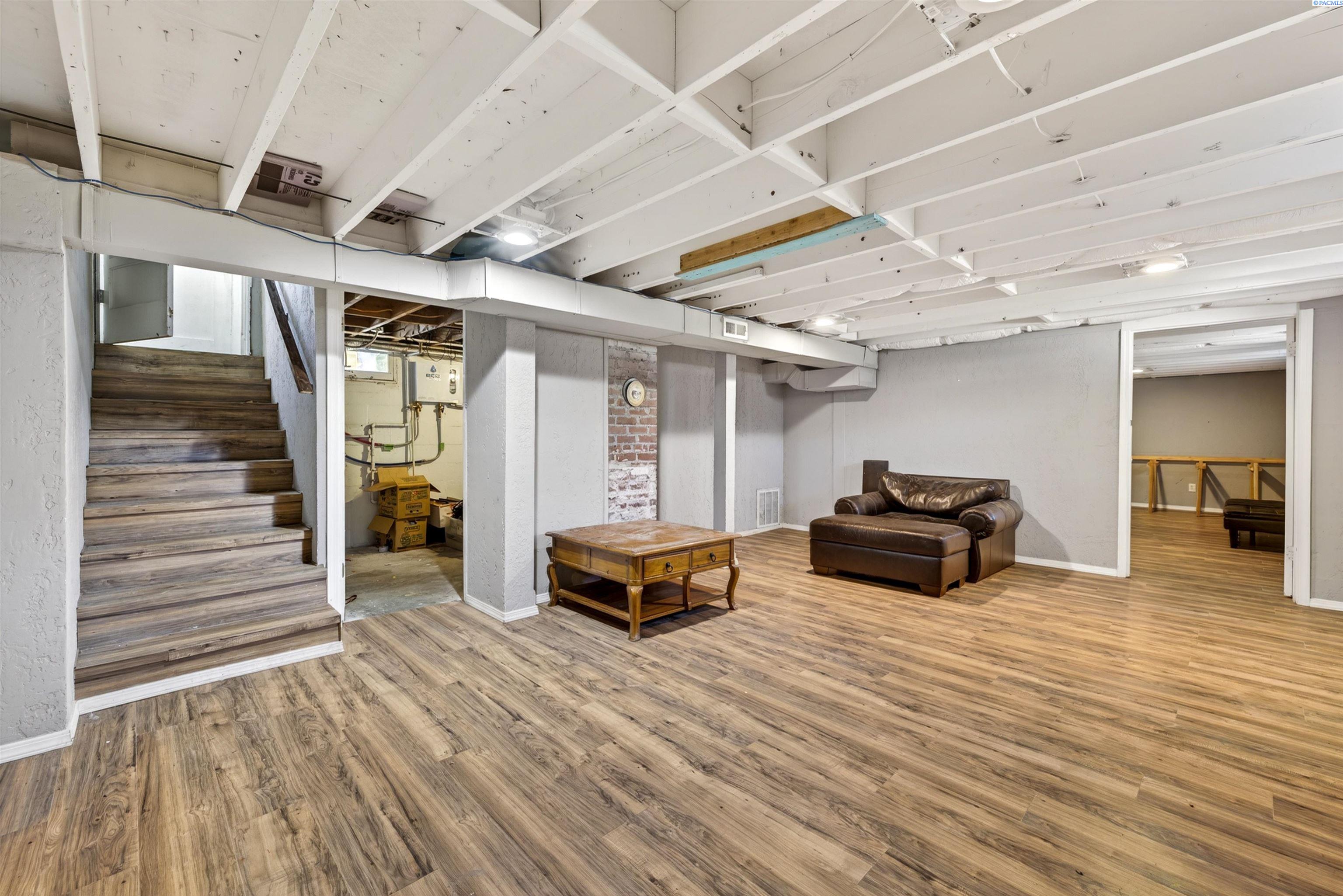1422 Thayer Dr