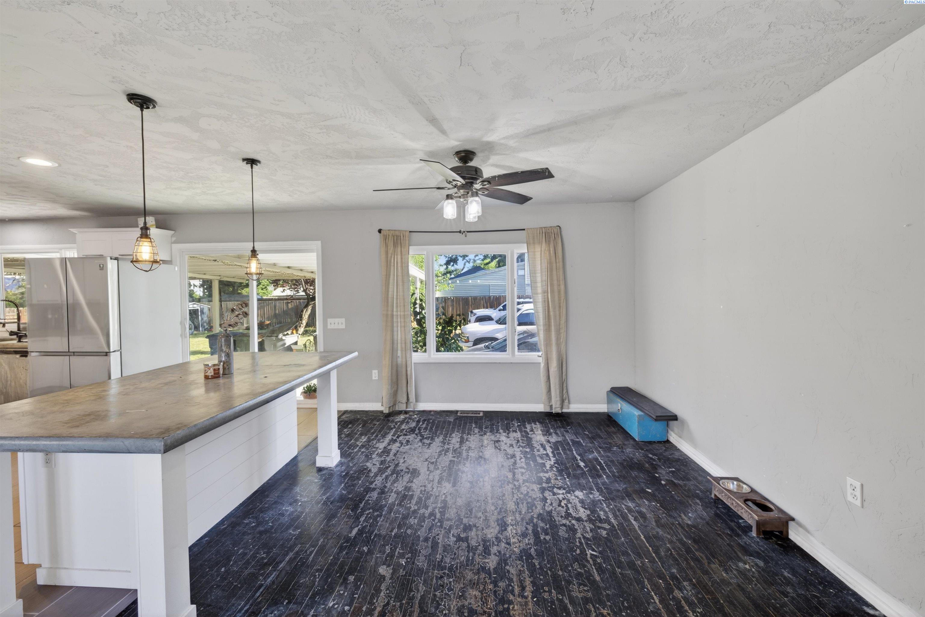 1422 Thayer Dr